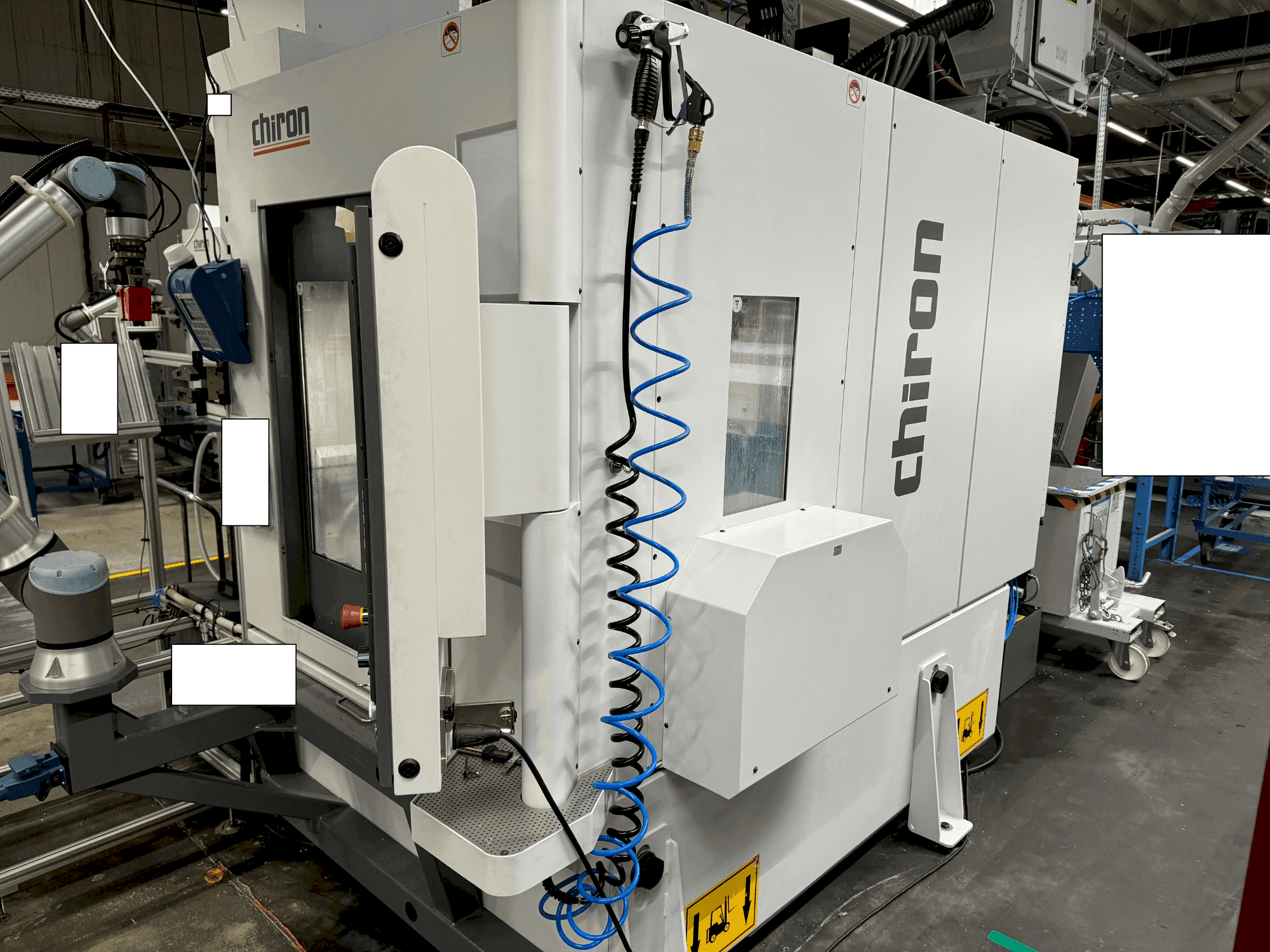 Widok z przodu maszyny CHIRON FZ12 FX