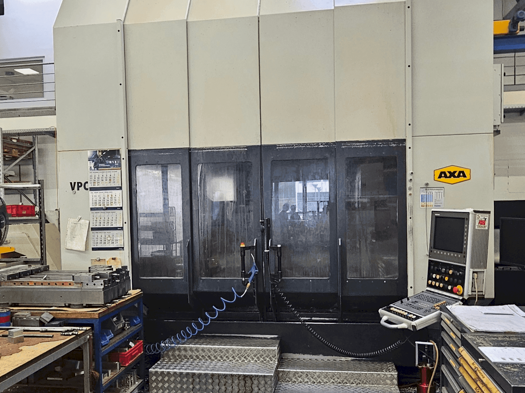 Widok z przodu maszyny AXA VPC-40-U