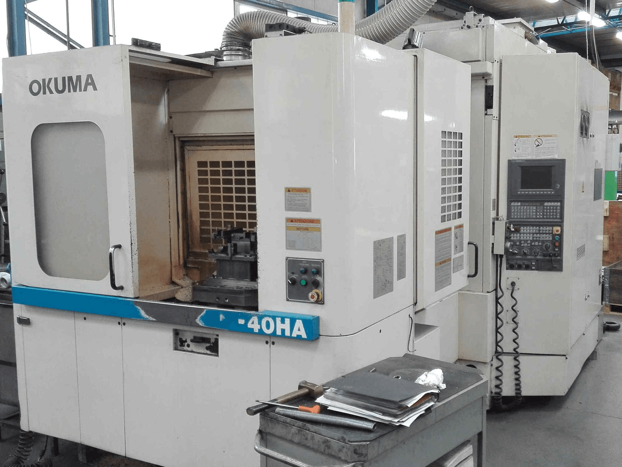 Widok z przodu maszyny Okuma MX 40HA