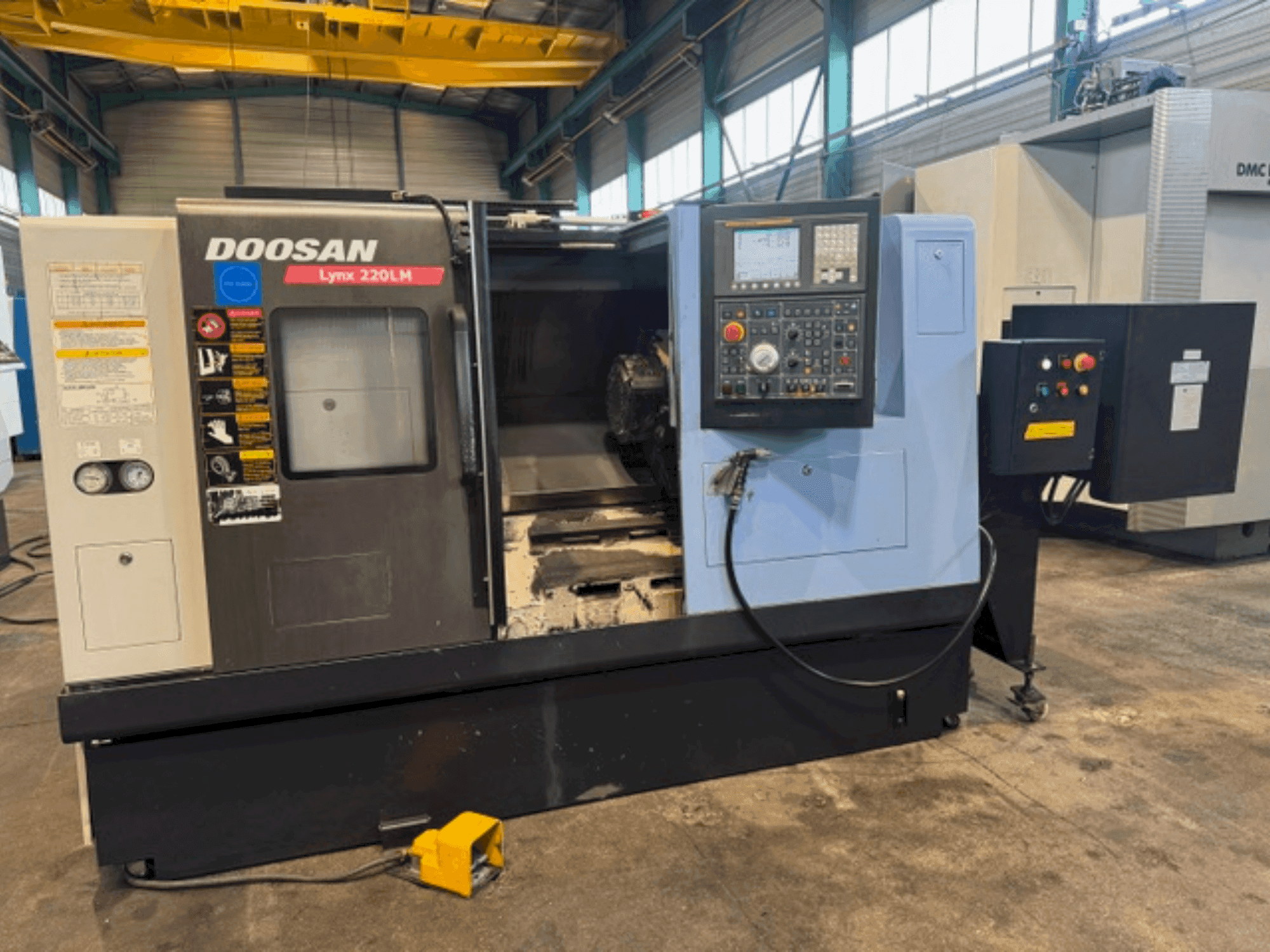 Widok z przodu maszyny DOOSAN LYNX 220 LMA