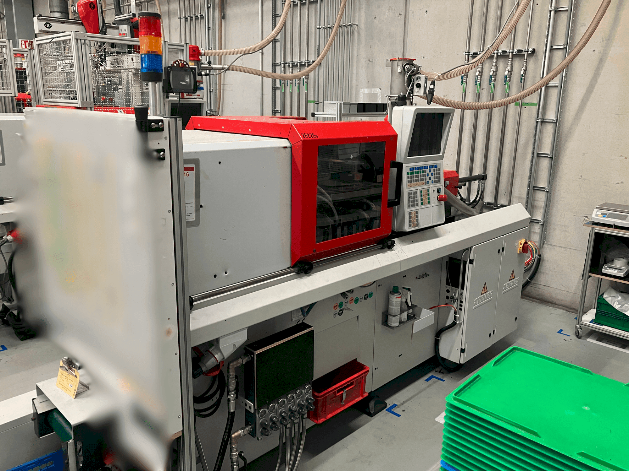 Widok z przodu maszyny Arburg Allrounder 270 S 250-60