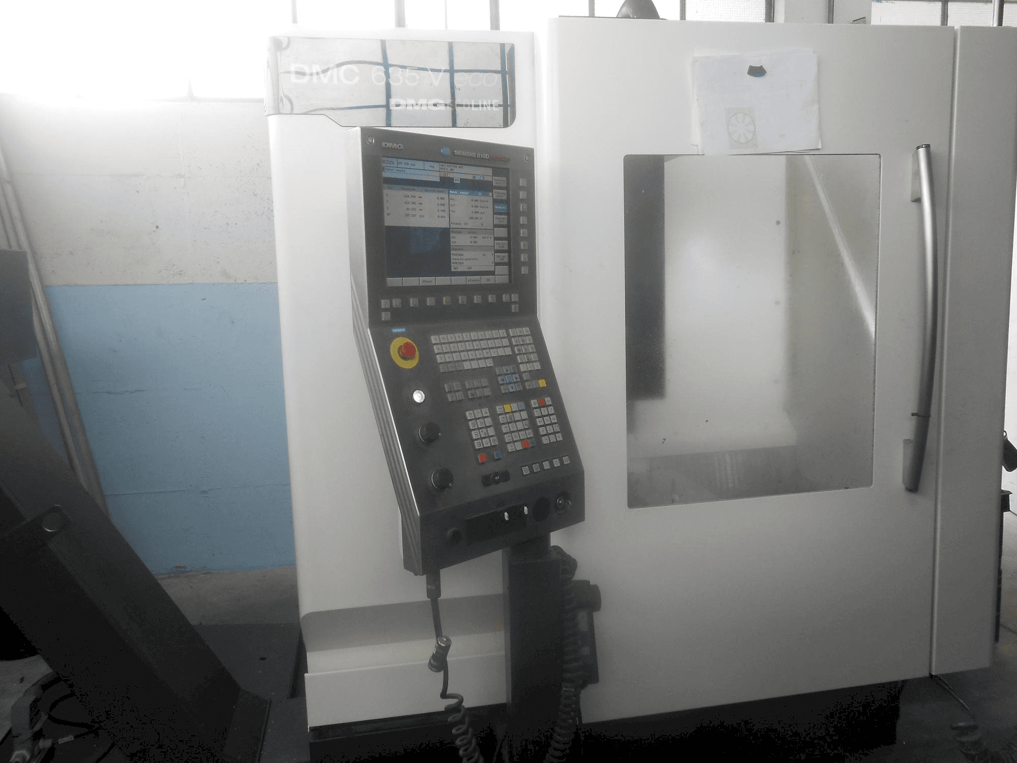 Widok z przodu maszyny DECKEL MAHO DMC 635V