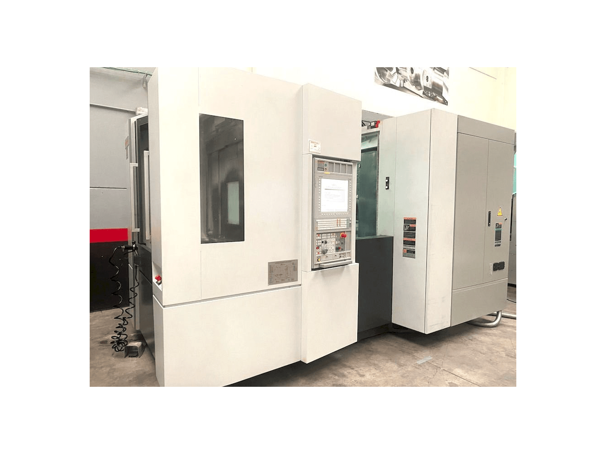 Widok z przodu maszyny MORI SEIKI NH 5000 DCG