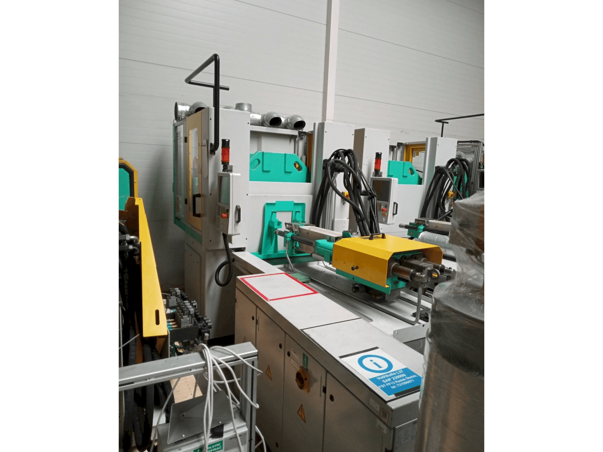 Widok z przodu maszyny Arburg Allrounder 1200T-800-150