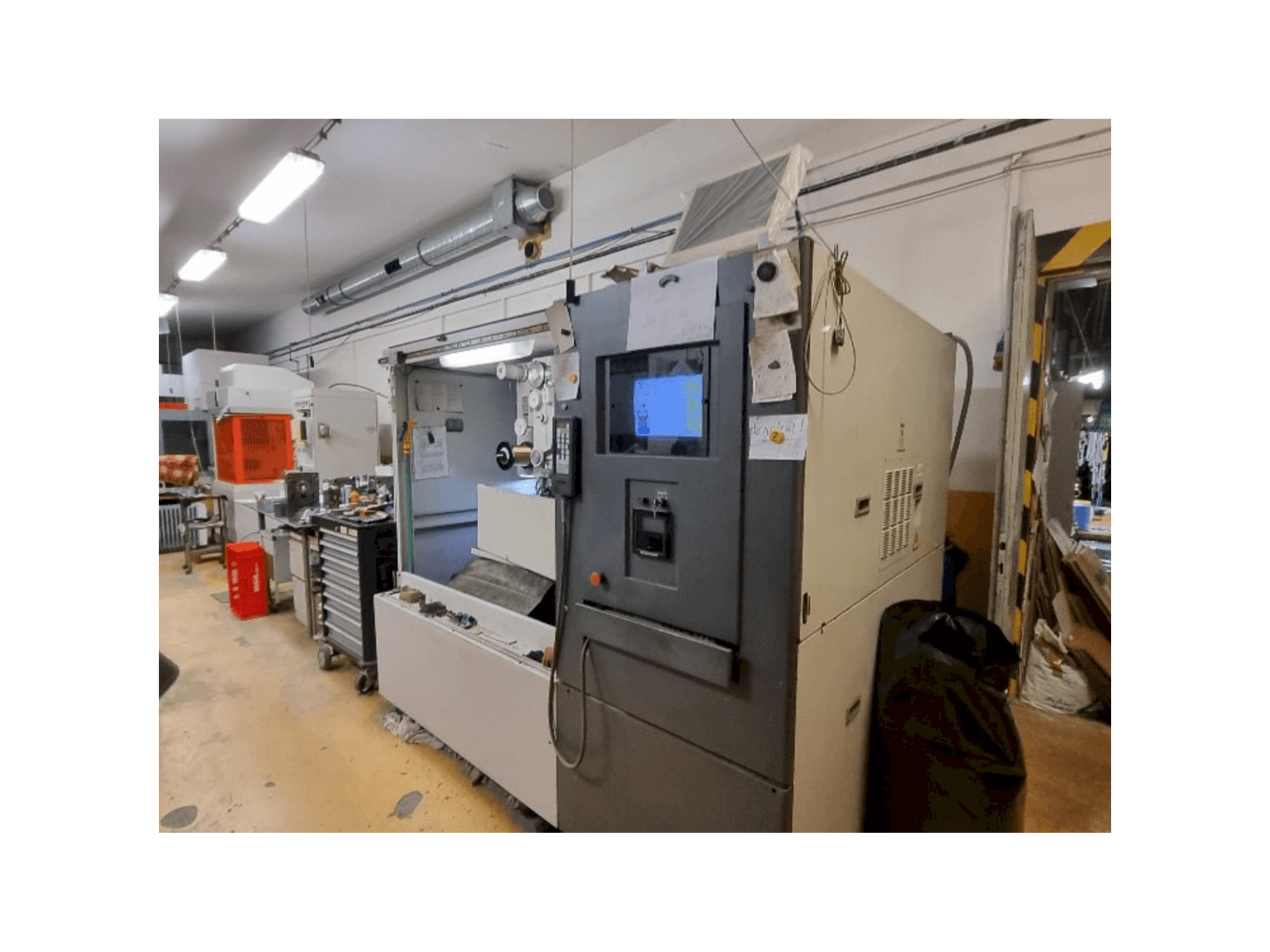 Widok z przodu maszyny HITACHI SEIKI 254Y