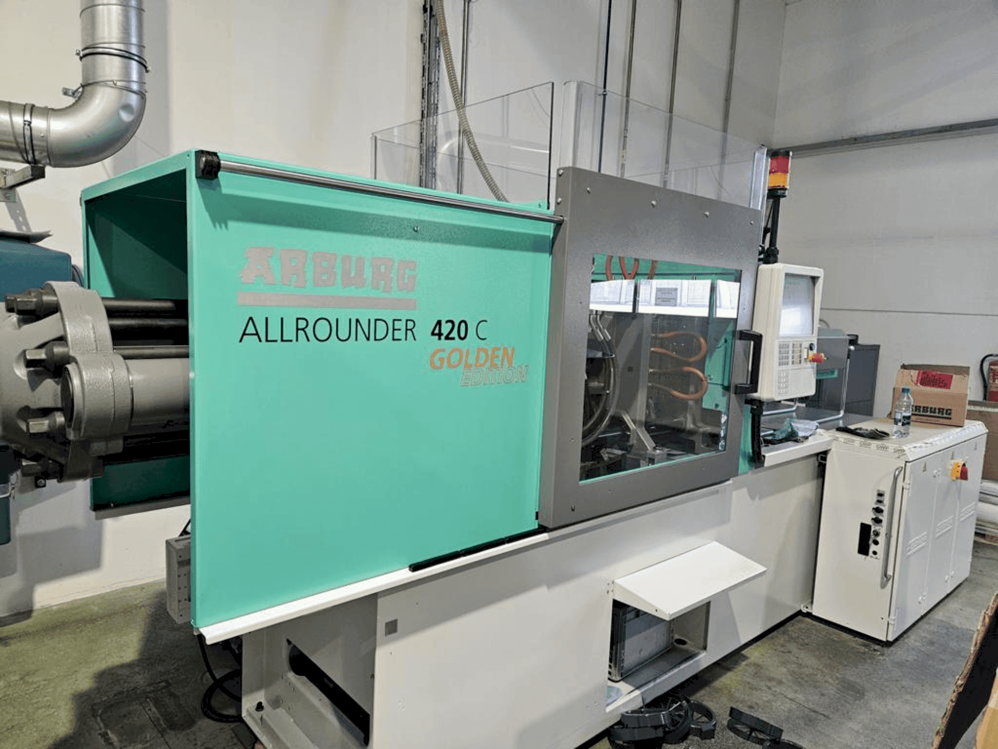 Widok z przodu maszyny Arburg Allrounder 420 C 1000 - 290 Golden Edition