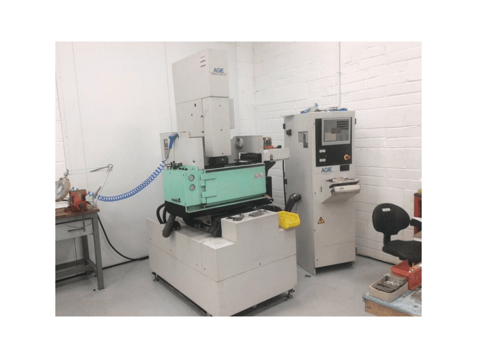 Widok z przodu maszyny AGIE Mondo 20 Star