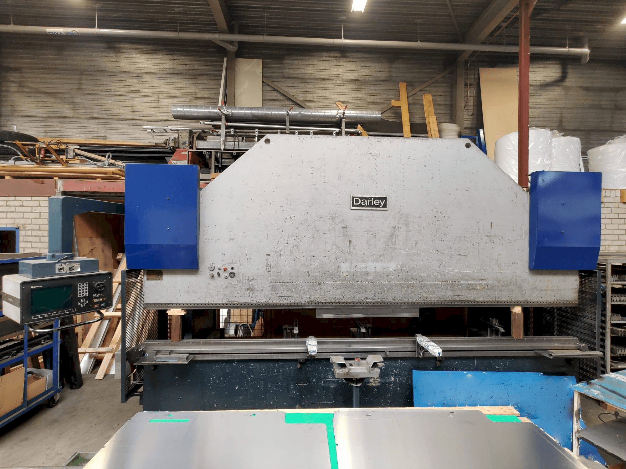 Widok z przodu maszyny Darley EHP150 43/37