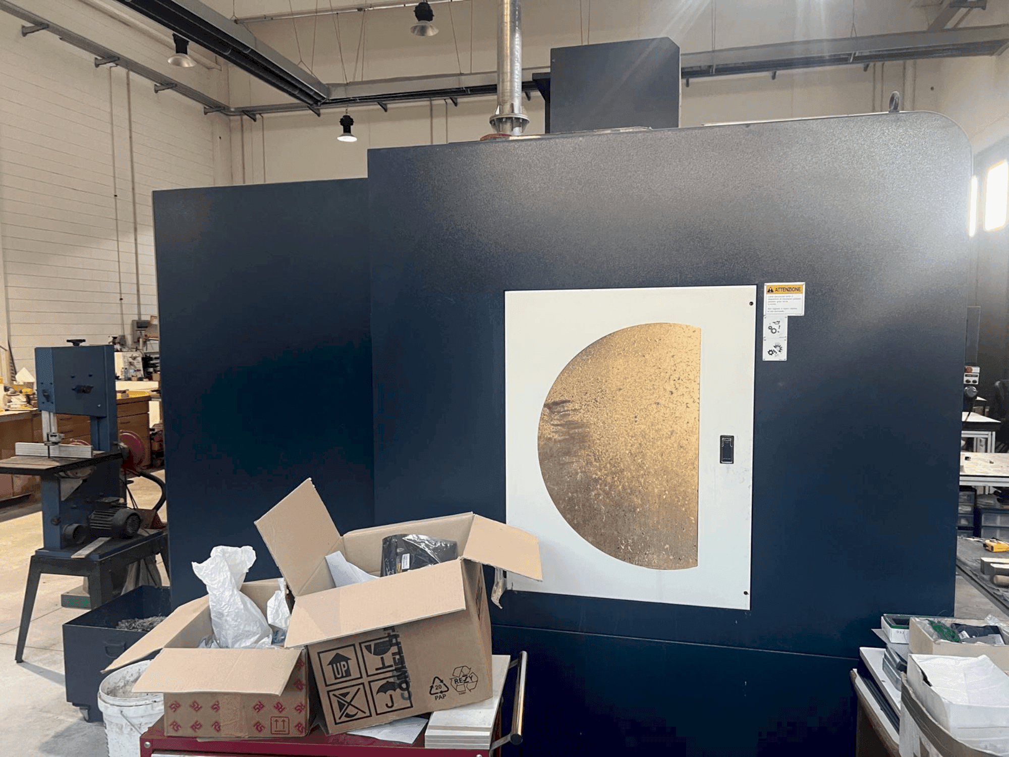 Widok z przodu maszyny Johnford Dart VMC 1000A HI TECH