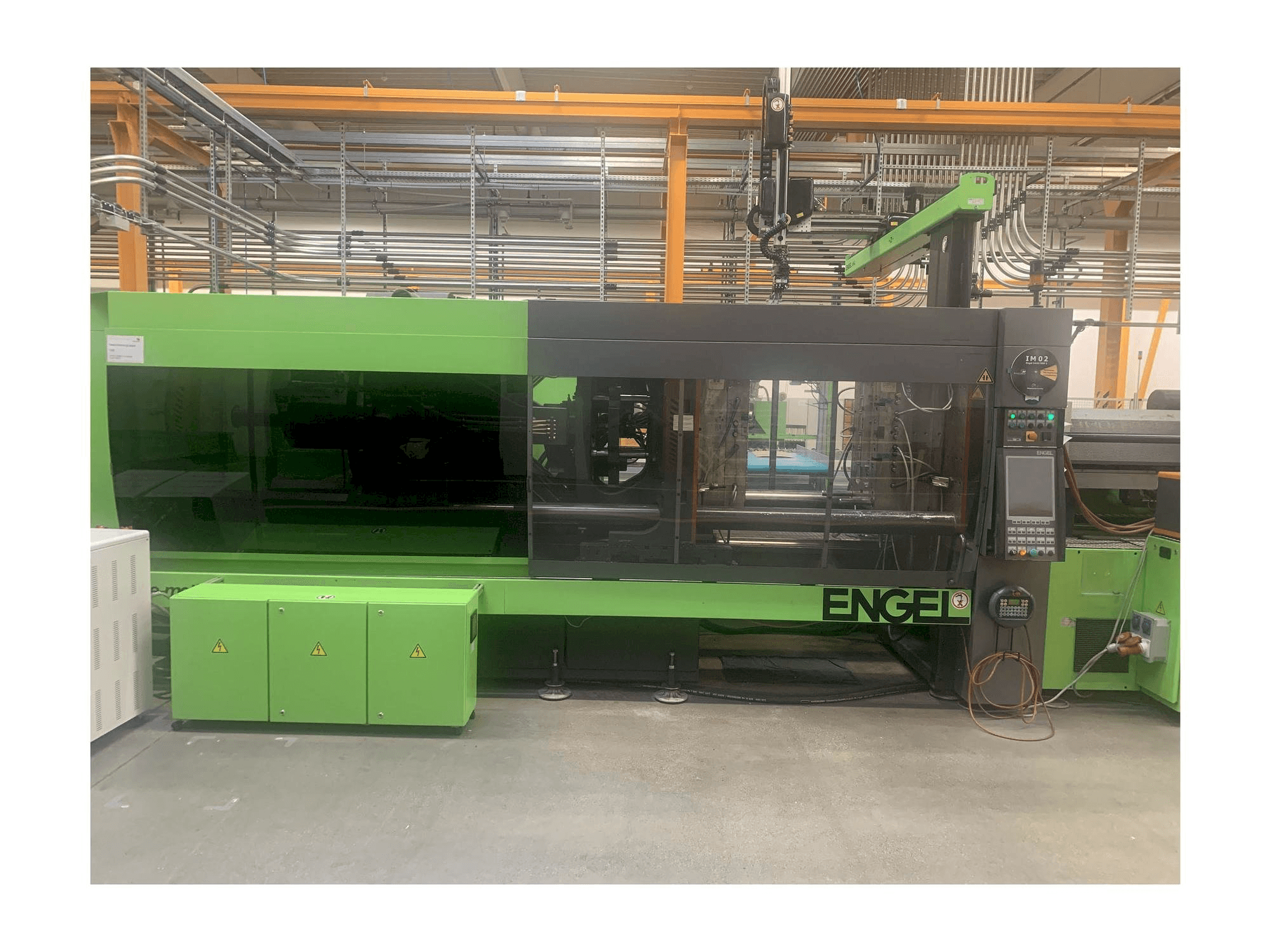 Widok z przodu maszyny Engel e-motion 5440/500 T