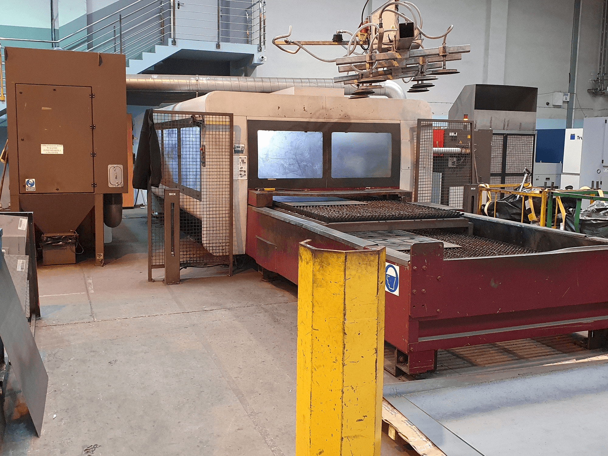 Widok lewej strony maszyny Bystronic BySprint Pro 3015