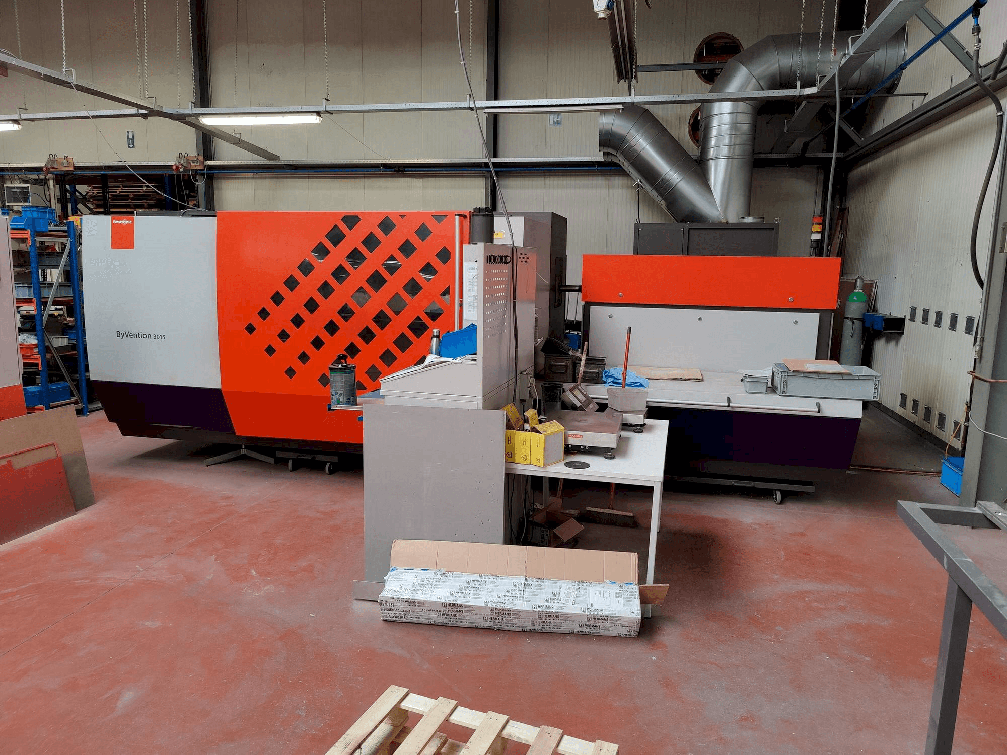 Widok z przodu maszyny Bystronic ByVention 3015