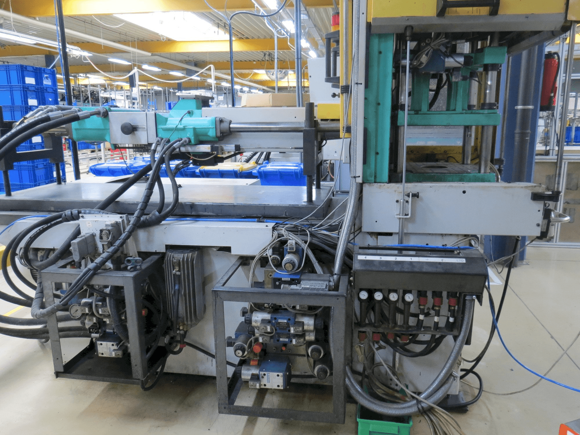 Widok z przodu maszyny Arburg Allrounder 320 C / S 500-250 Vo