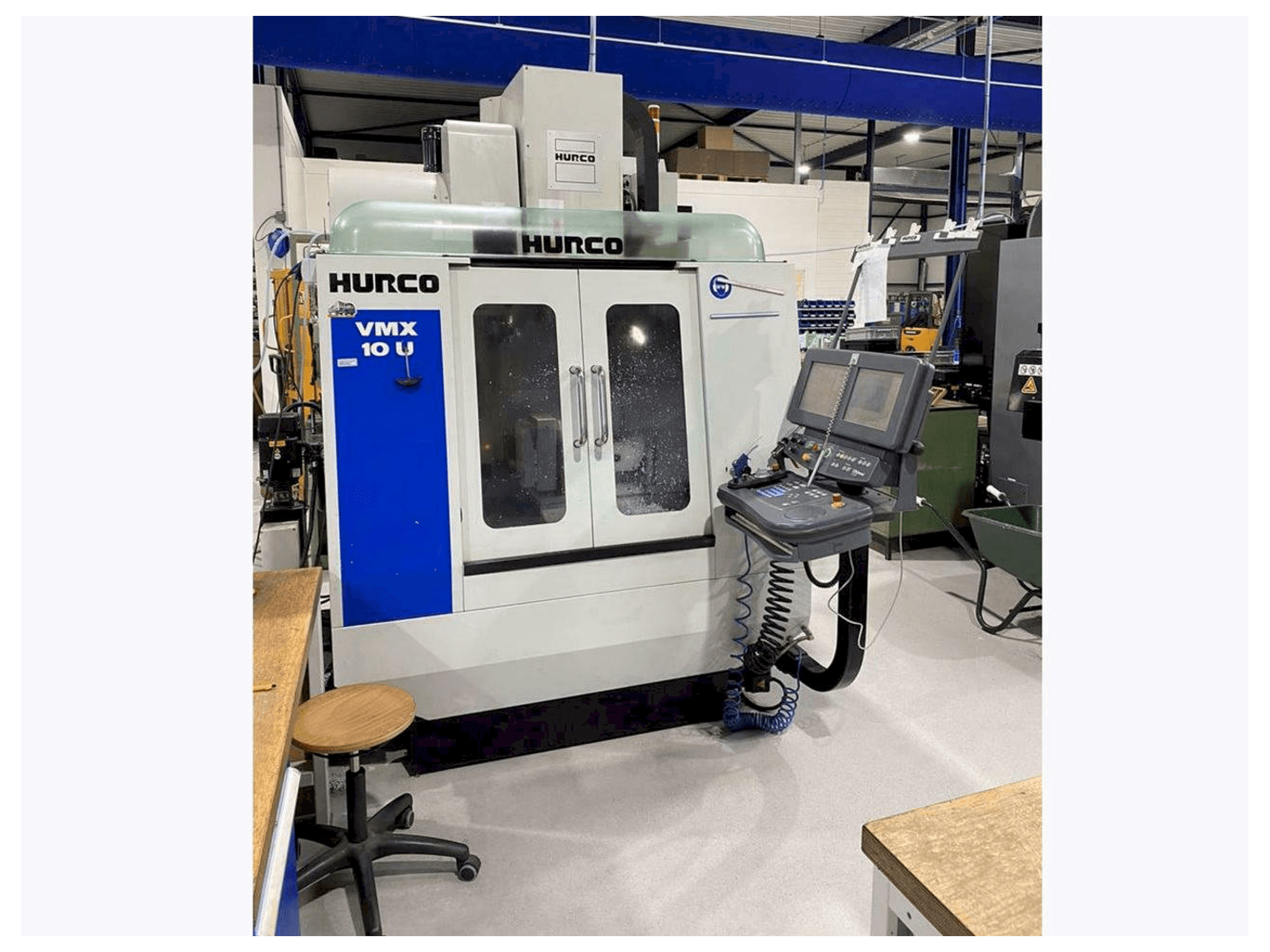 Widok z przodu maszyny Hurco VMX 10 U 5