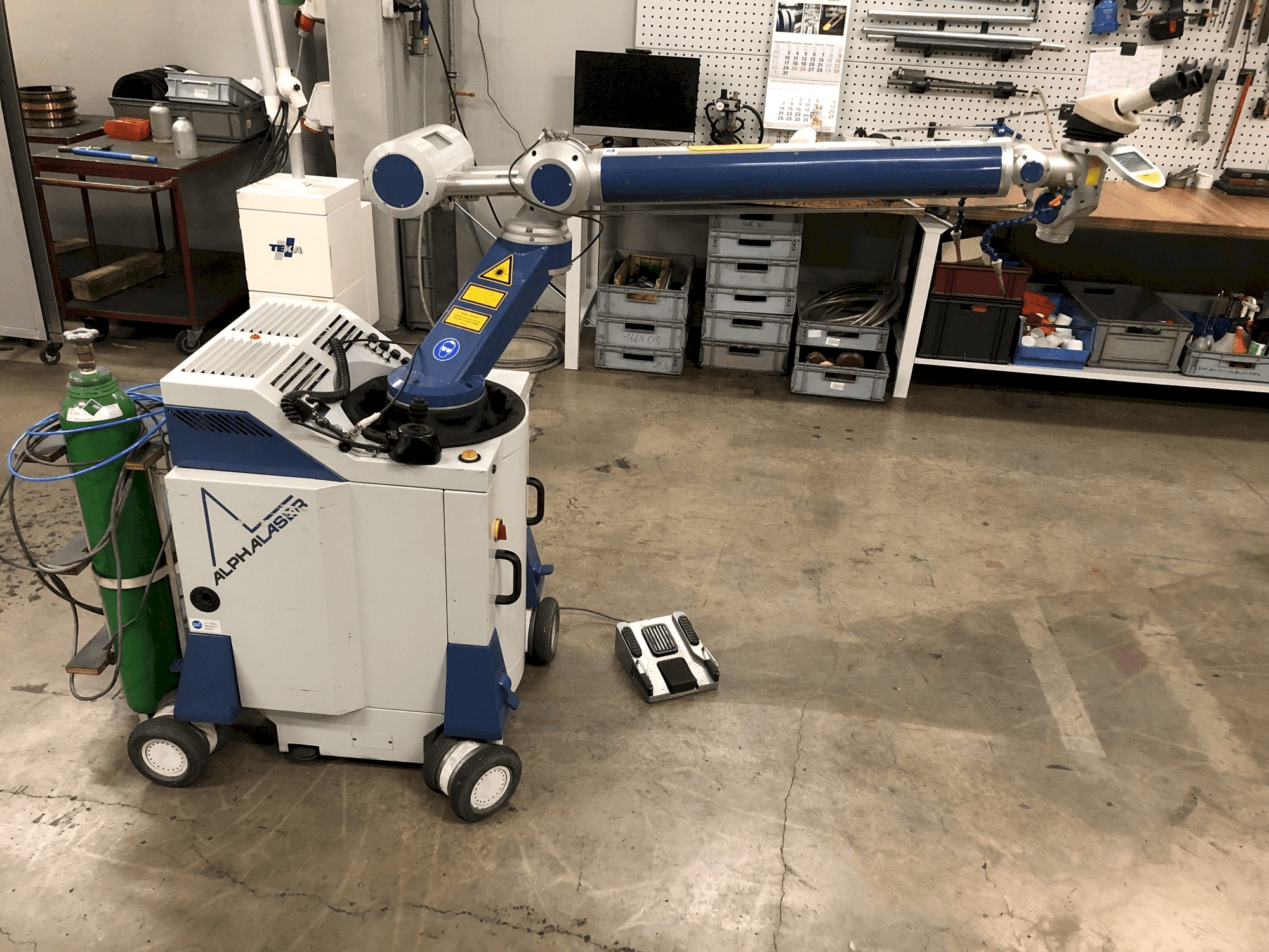 Widok z lewej maszyny ALPHA LASER ALM 200