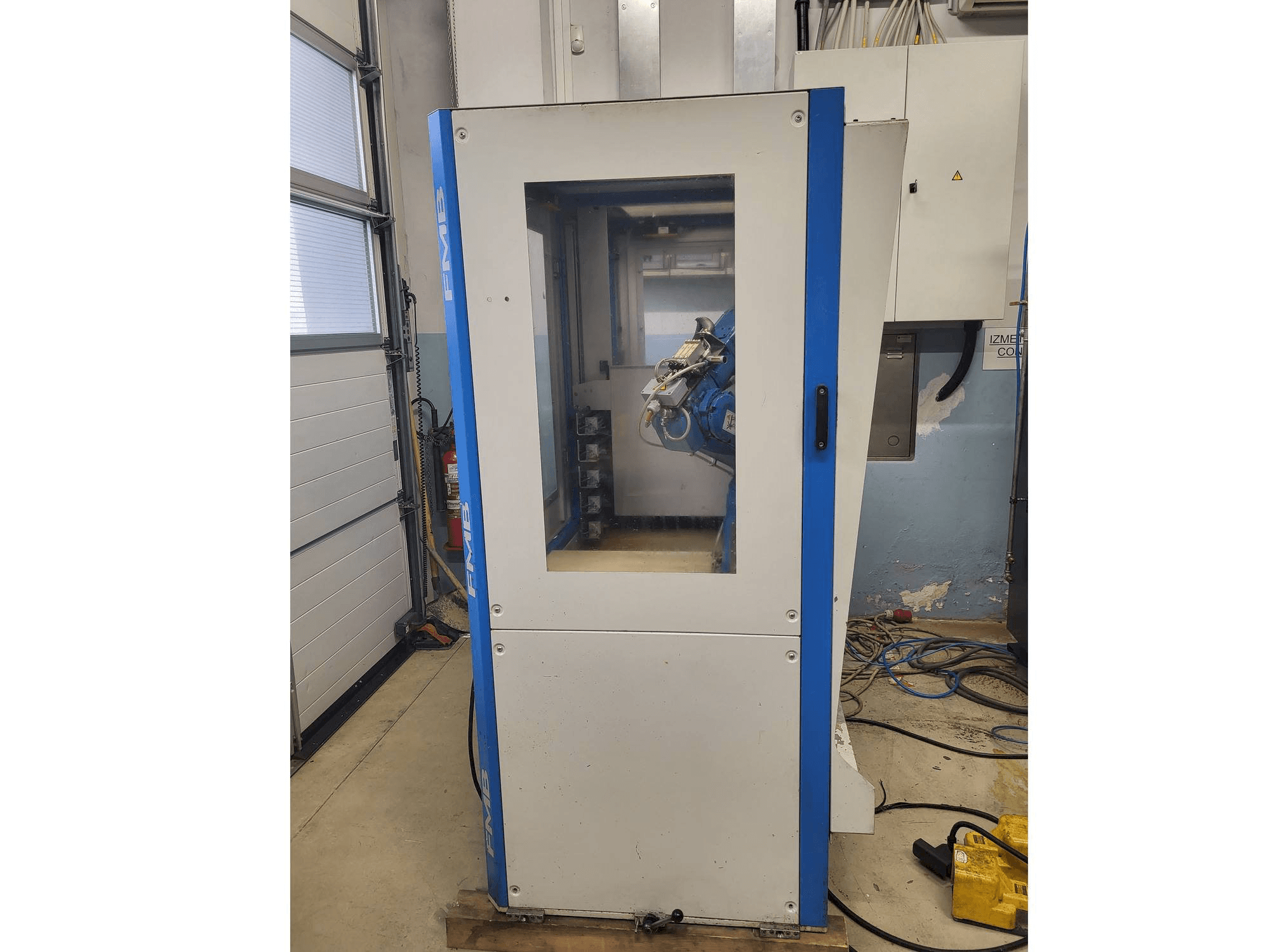 Widok z przodu maszyny Yaskawa YR-MH005LS-A12