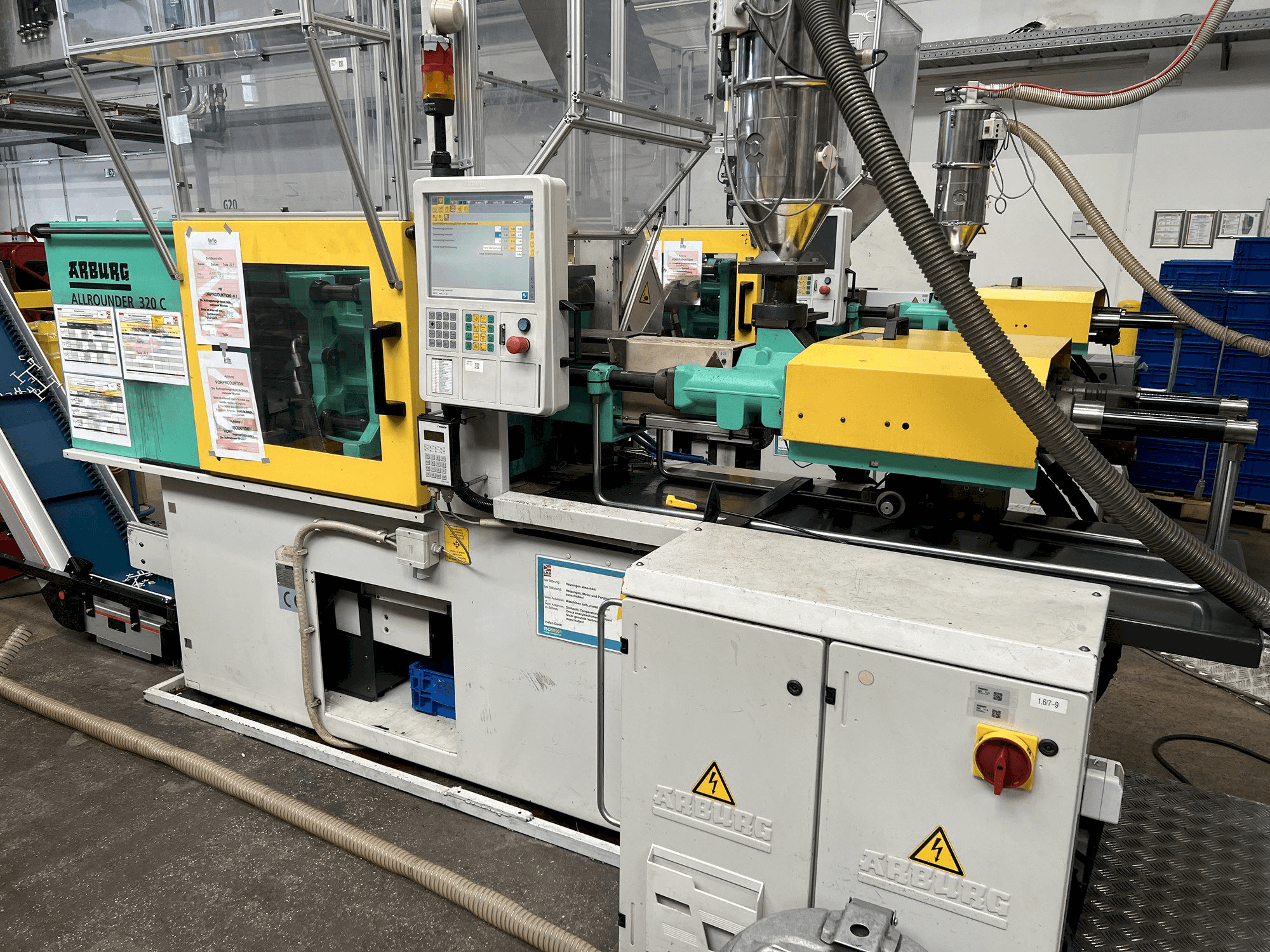 Widok z przodu maszyny Arburg Allrounder 320C 500 - 170