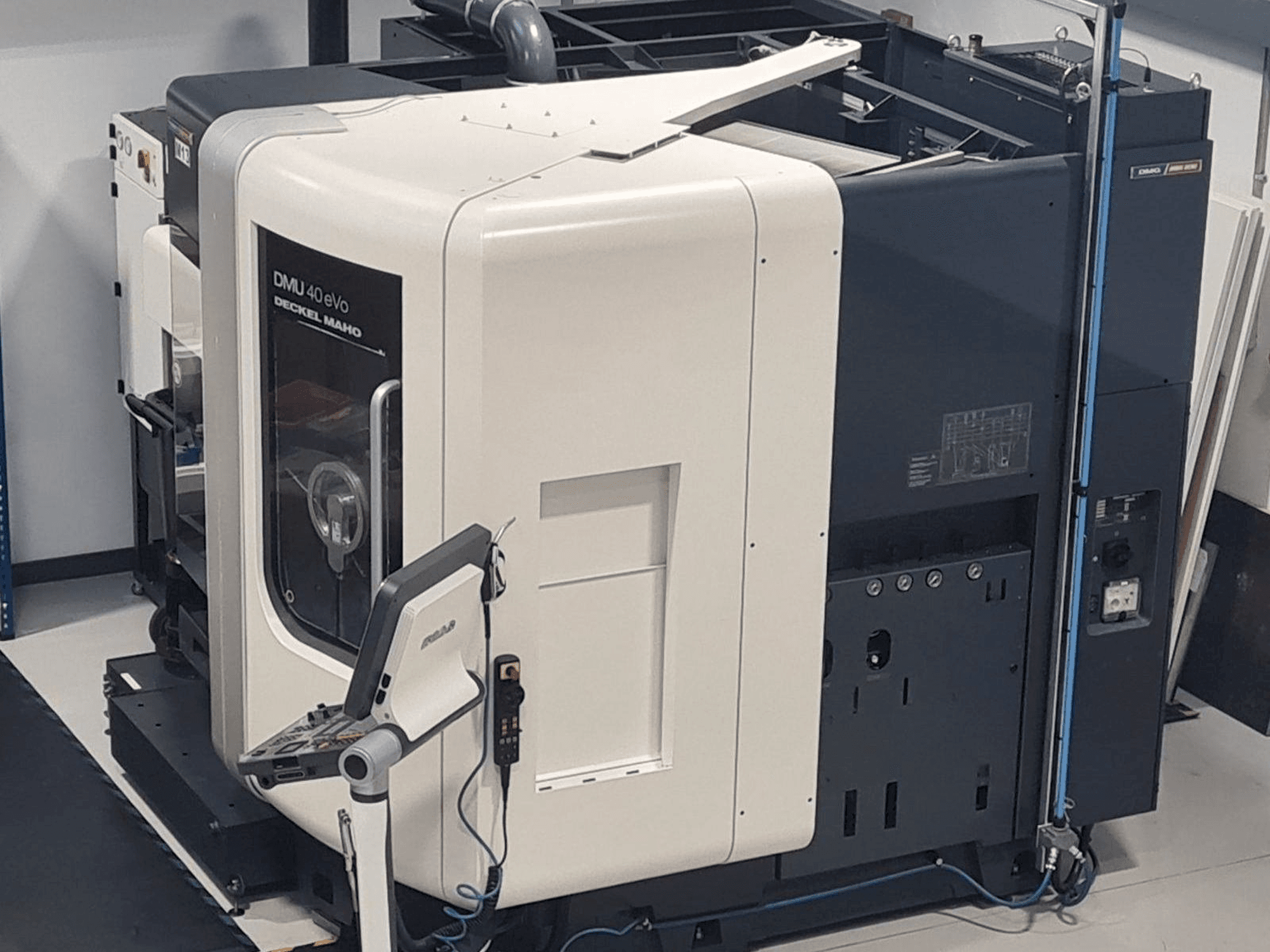 Widok z przodu maszyny DMG MORI DMU40 eVo