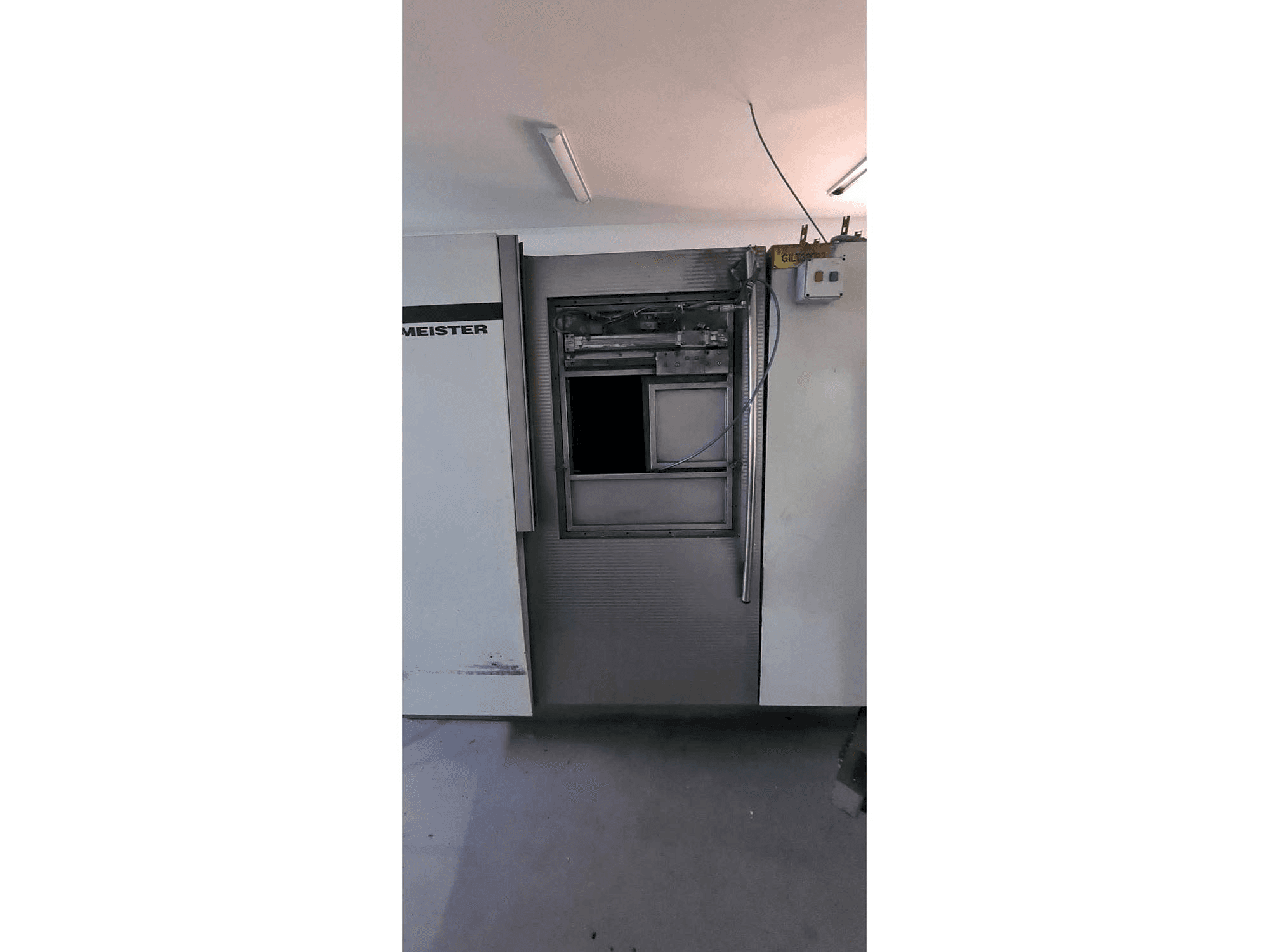 Widok z przodu maszyny Gildemeister TWIN 32