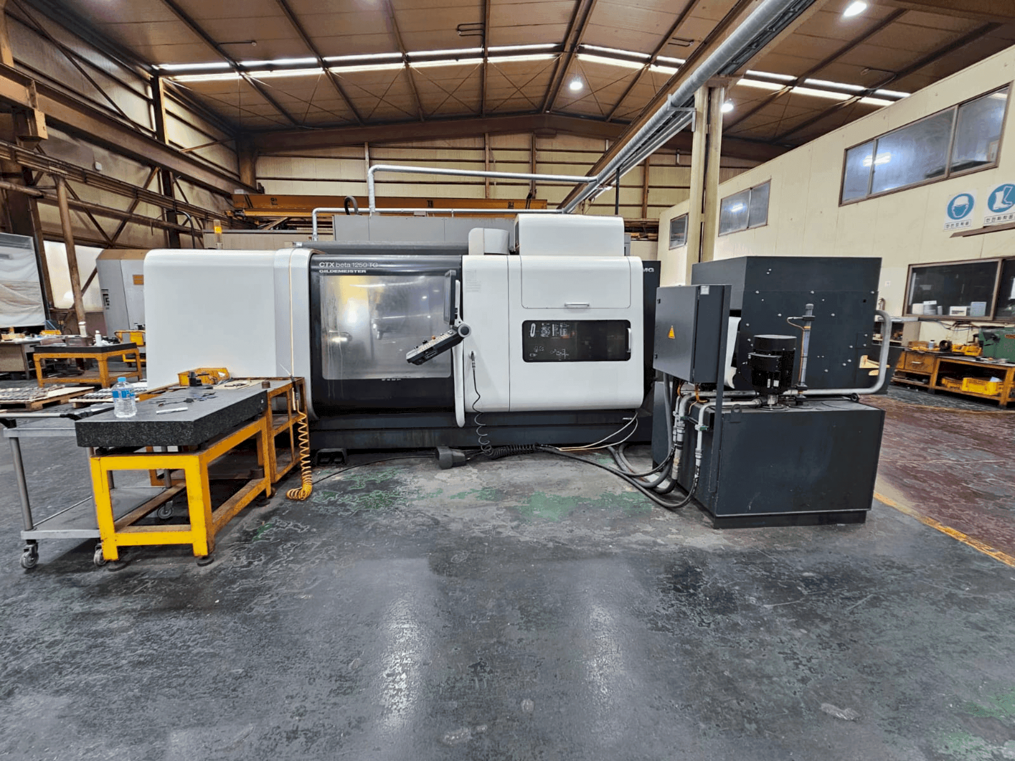 Widok z przodu maszyny DMG MORI Gildemeister CTX 1250 TC