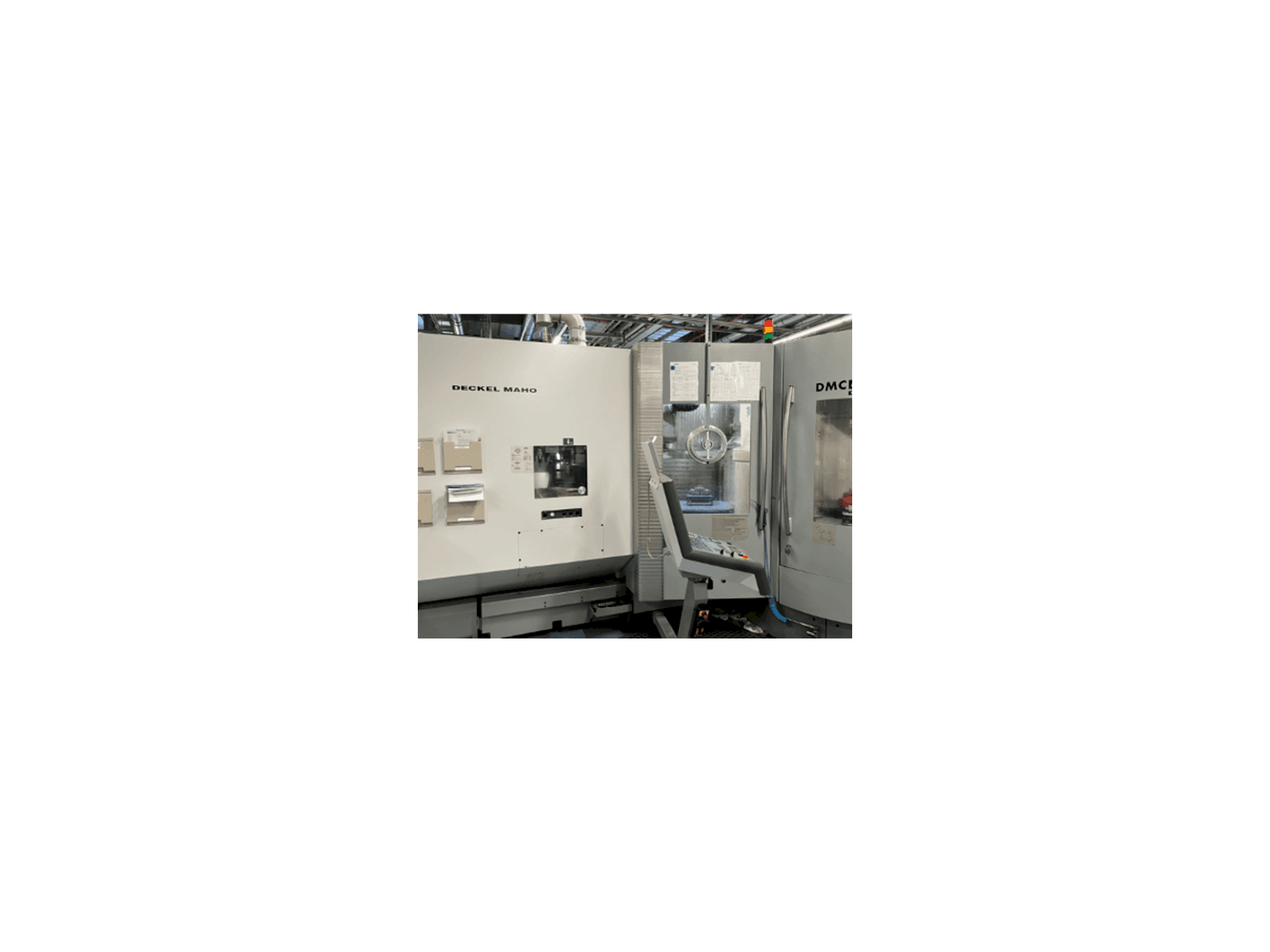 Widok z przodu maszyny DECKEL MAHO DMC 60 T RS3
