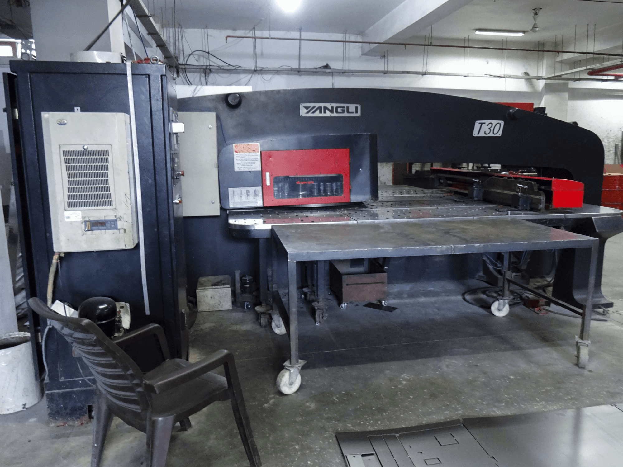 Widok z lewej maszyny Yangli T30