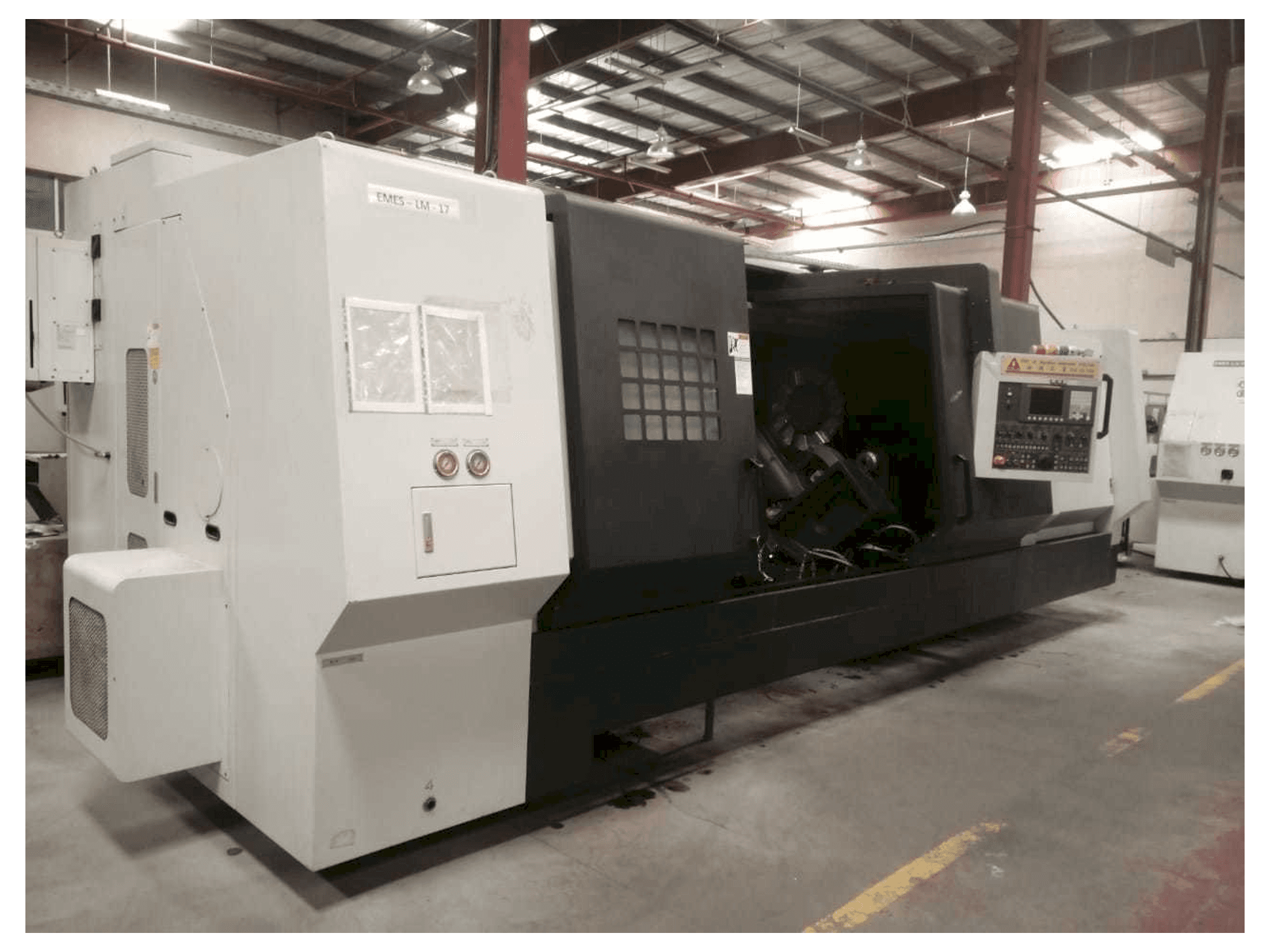 Widok lewej strony maszyny YOU JI YH 50/300