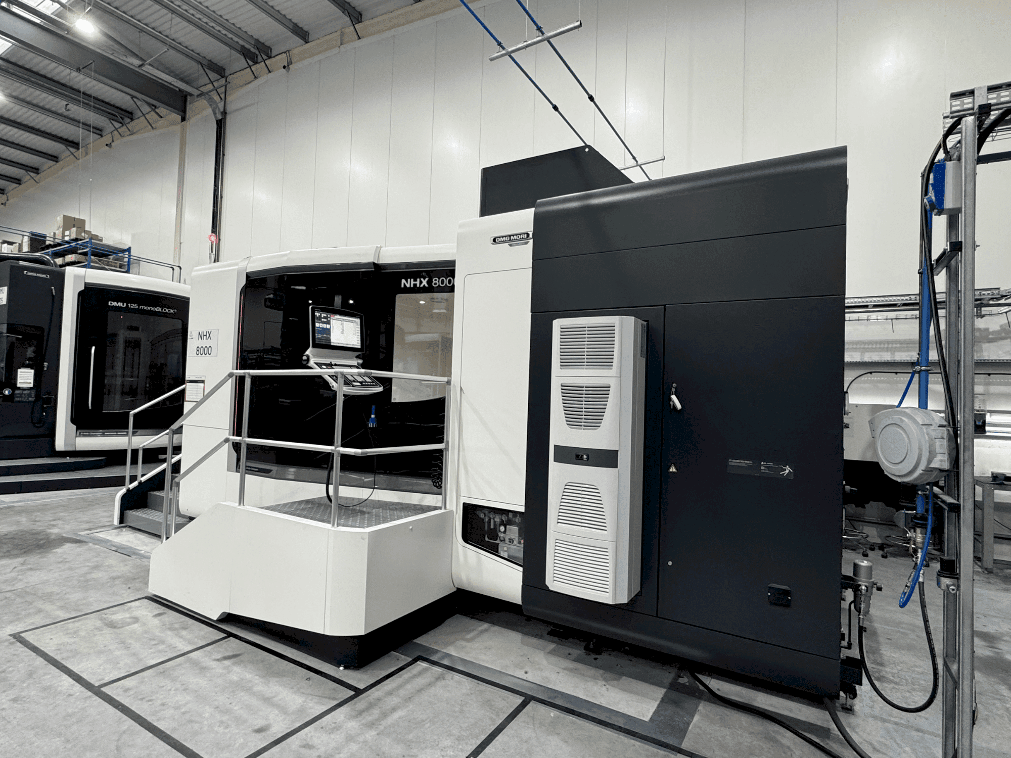 Widok z przodu maszyny DMG MORI NHX 8000