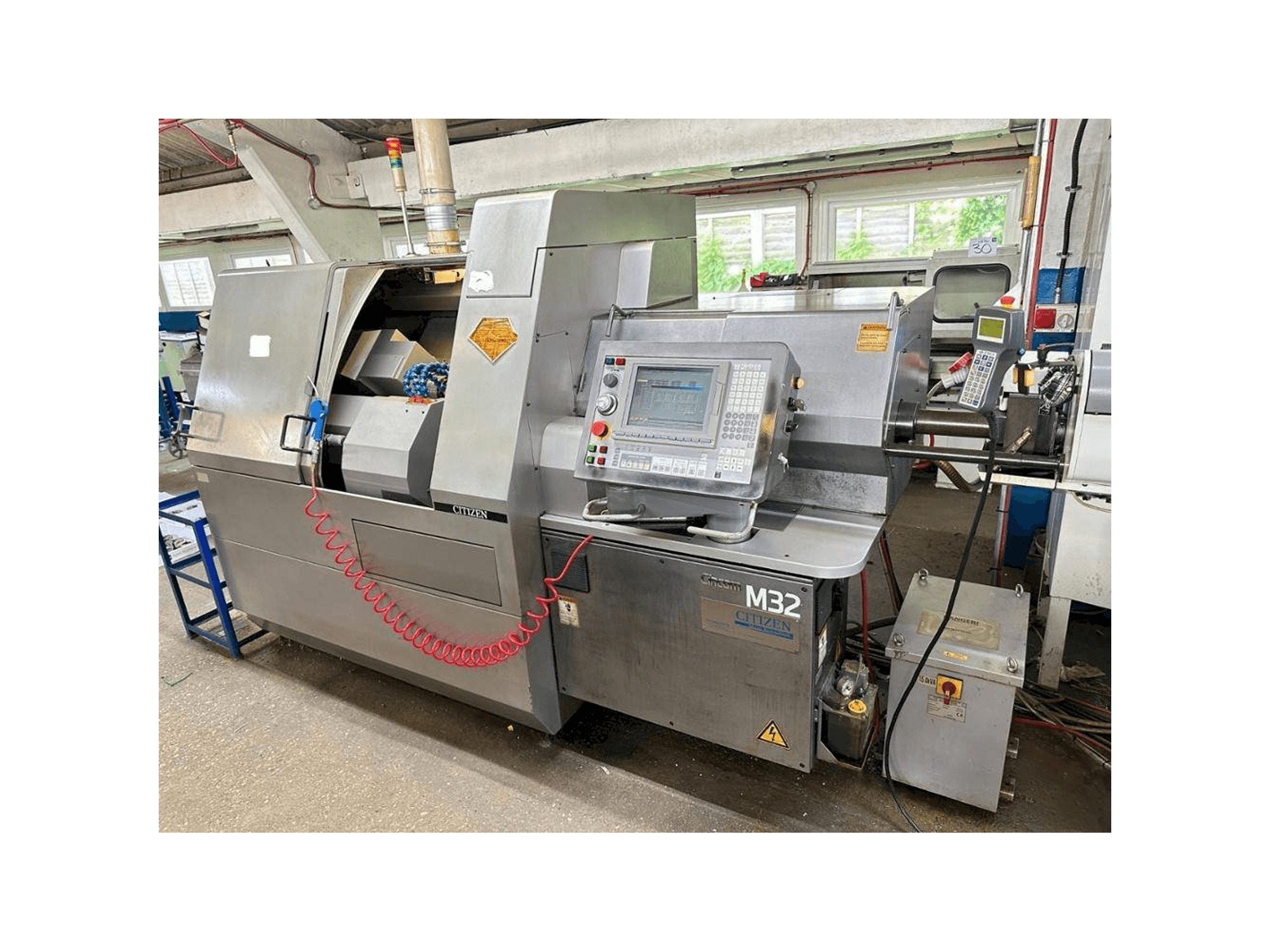 Widok z przodu maszyny Citizen M32V