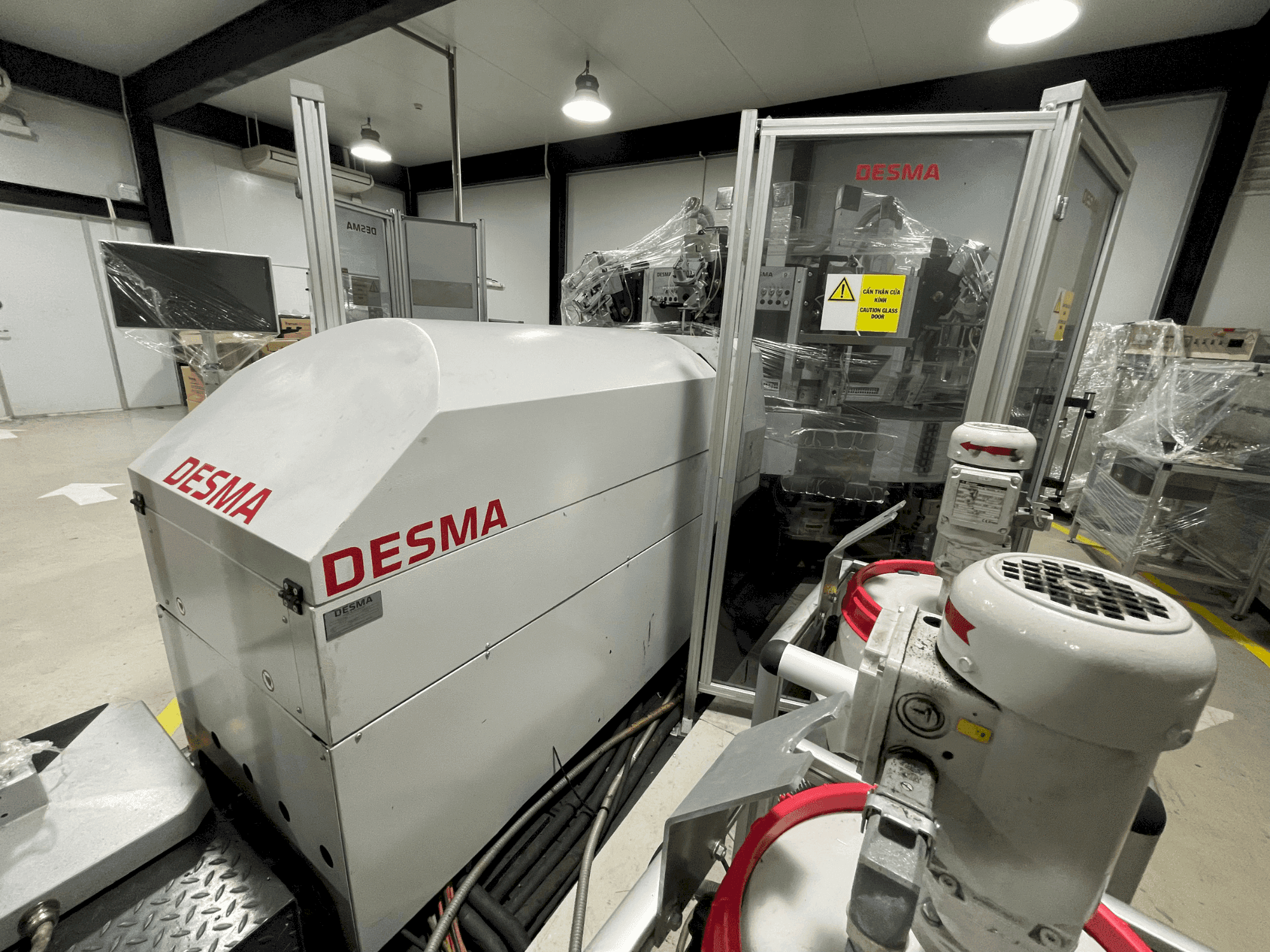 Widok z przodu maszyny Kloeckner Desma PU D522/12-LDI
