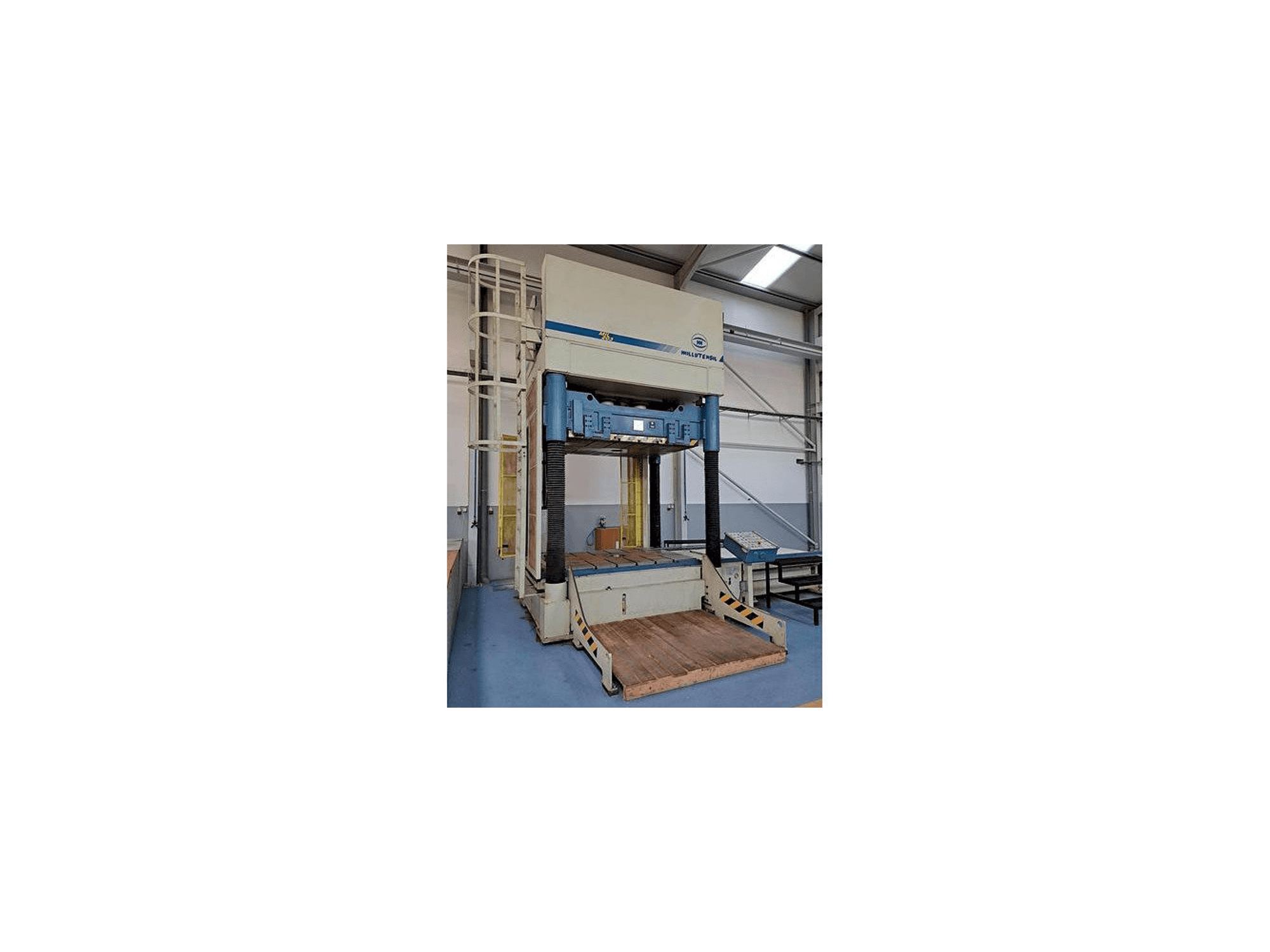 Widok lewej strony maszyny MILLUTENSIL Mil 203