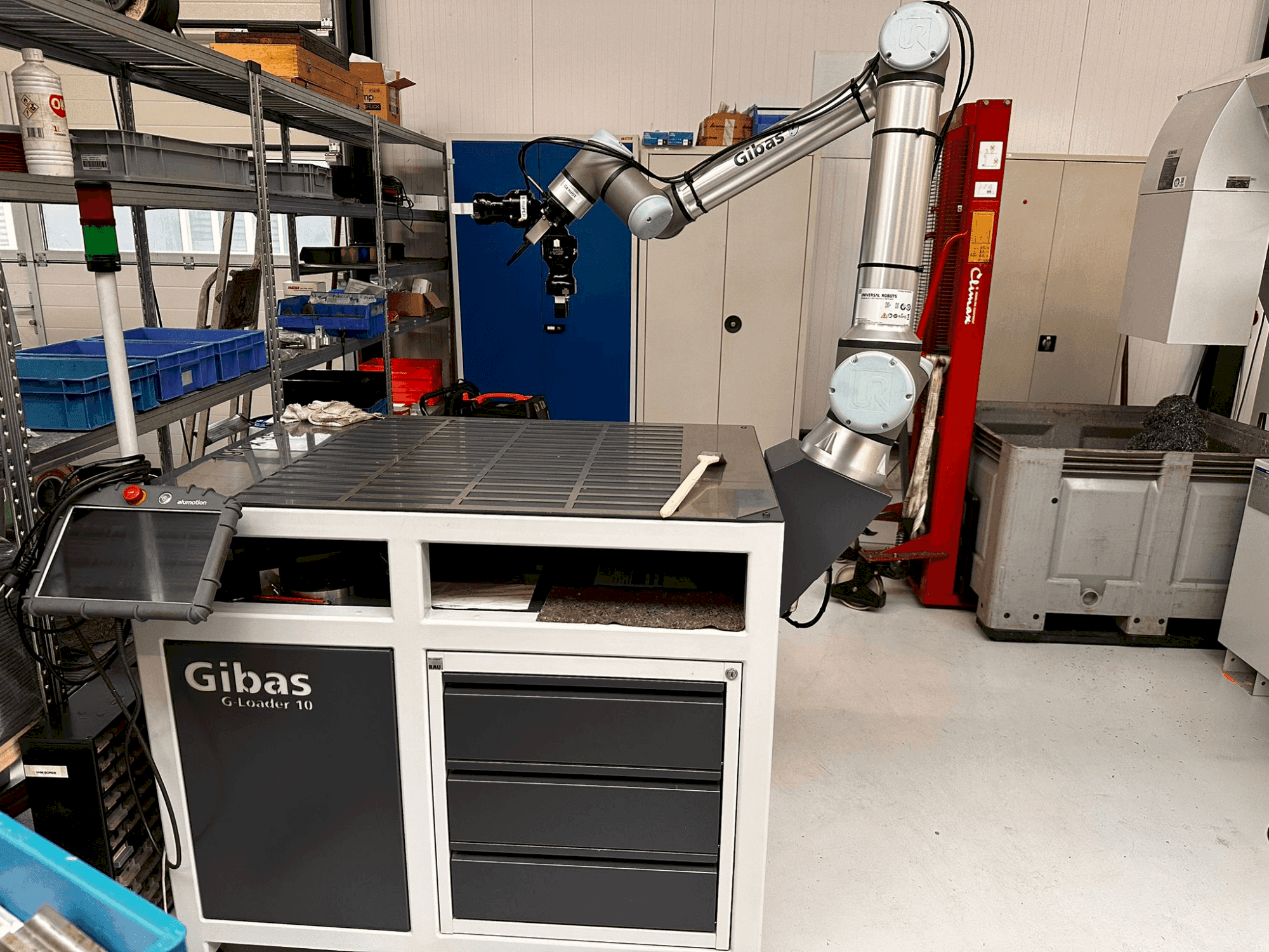 Widok z przodu maszyny Universal Robots UR10e-Serie