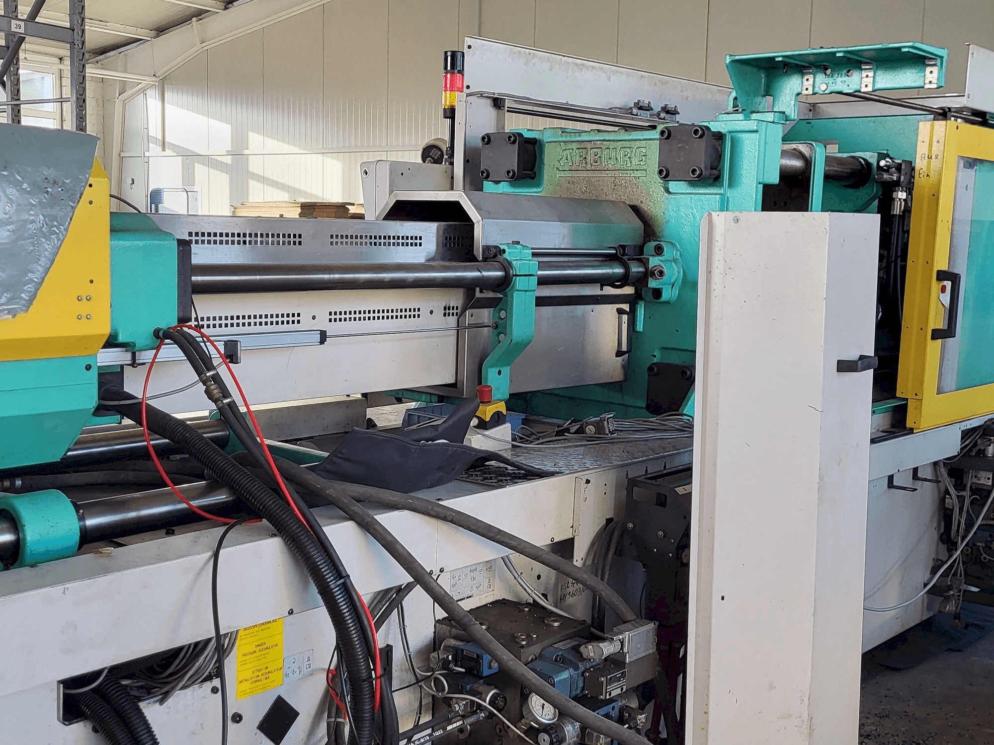 Widok z lewej maszyny Arburg Allrounder Centex 570C2200-1300