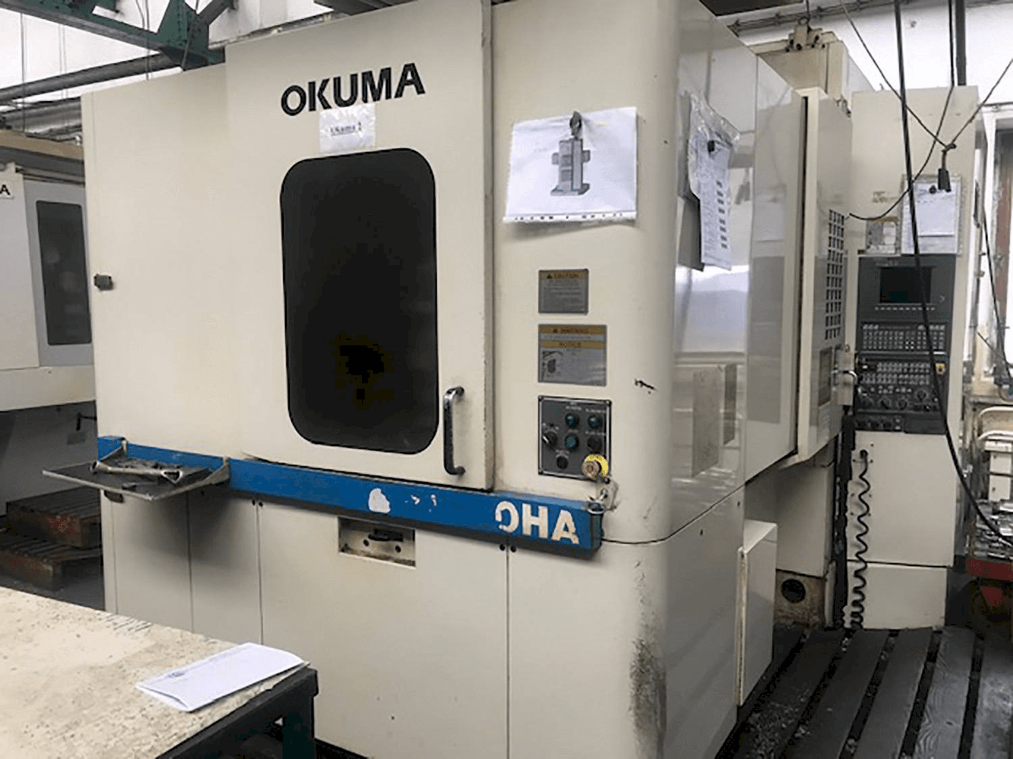 Widok z przodu maszyny Okuma MX-40HA