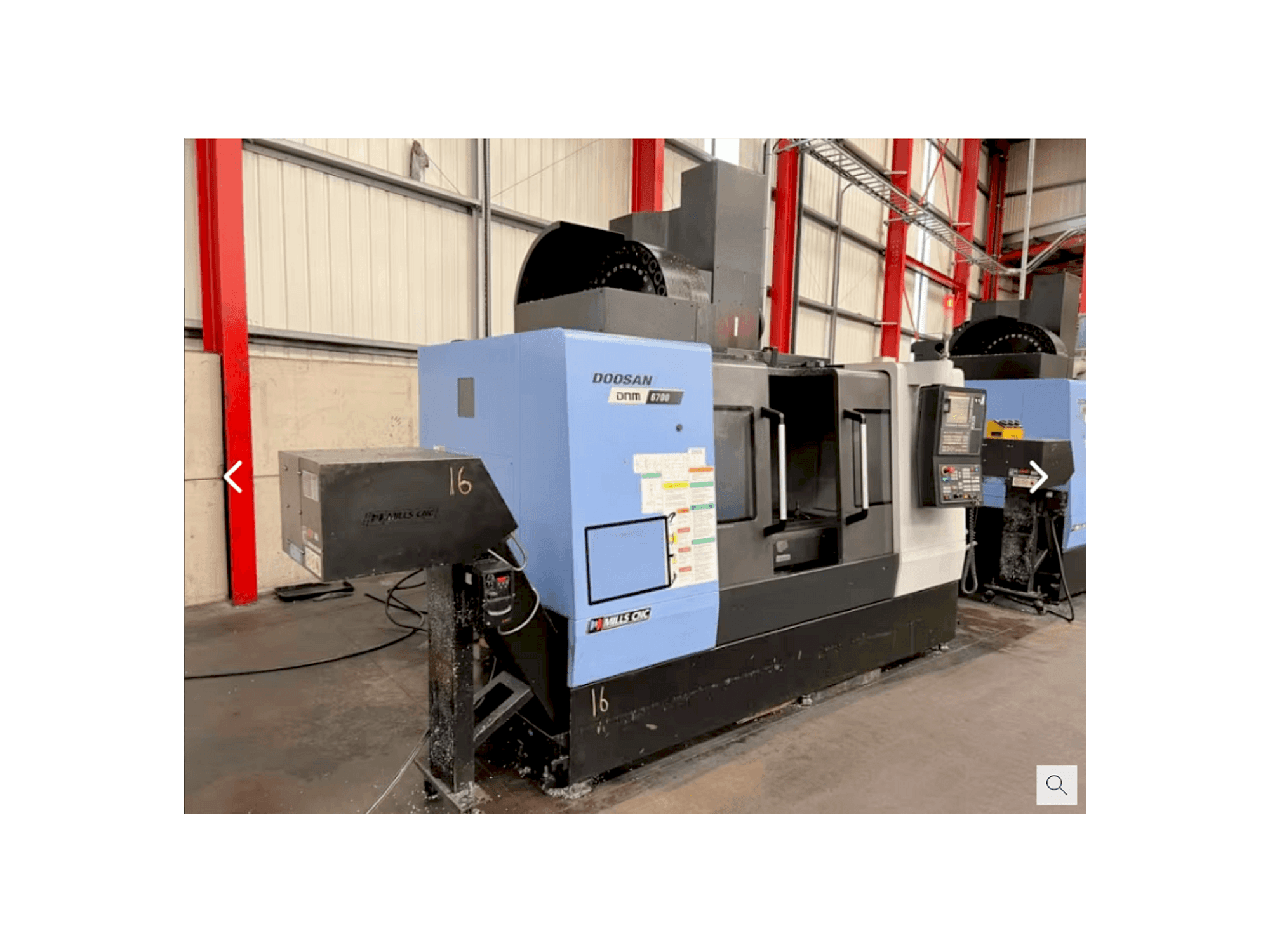 Widok z przodu maszyny Doosan DNM 6700