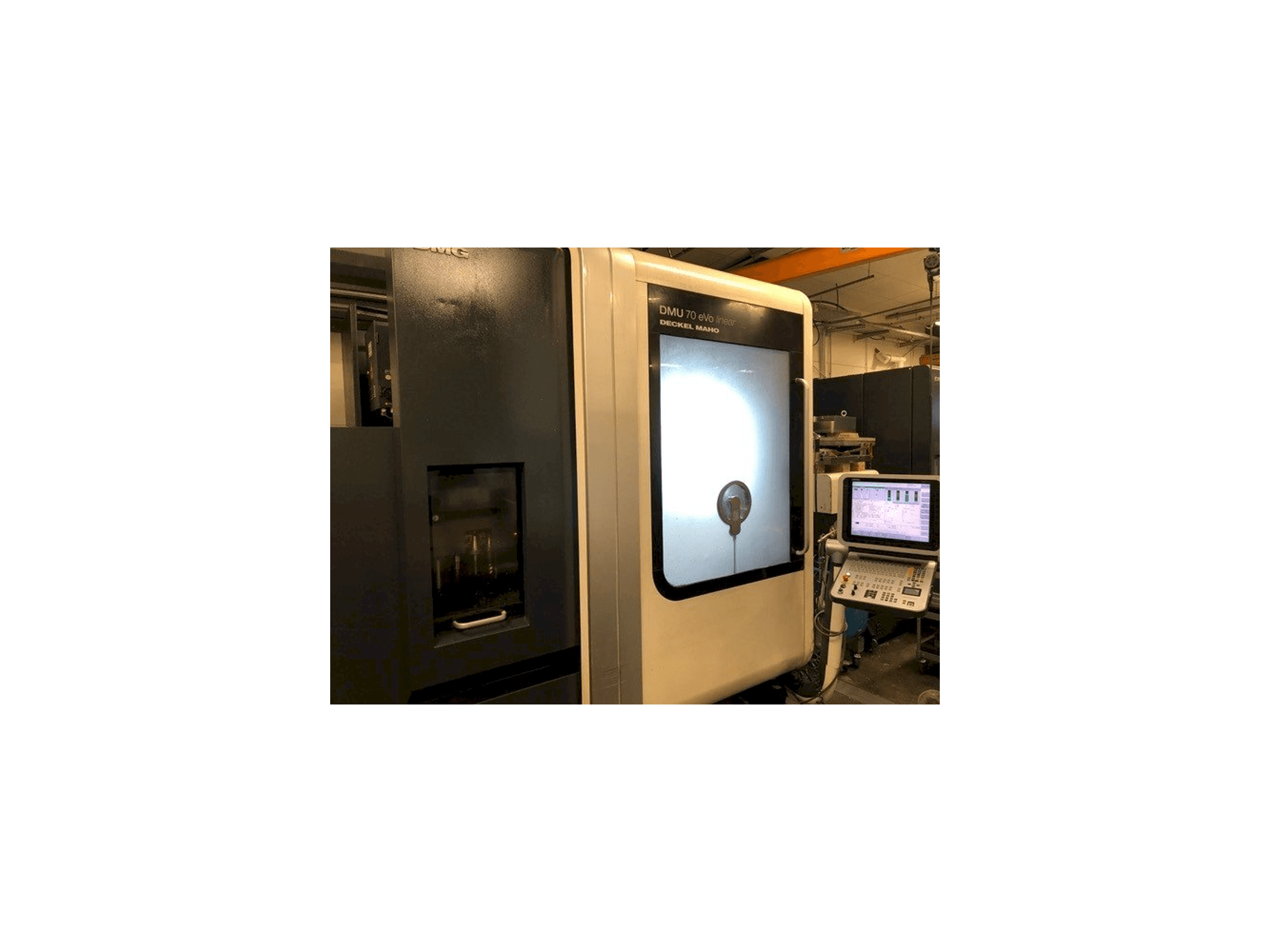Widok z przodu maszyny DECKEL MAHO DMU 70 eVo Linear