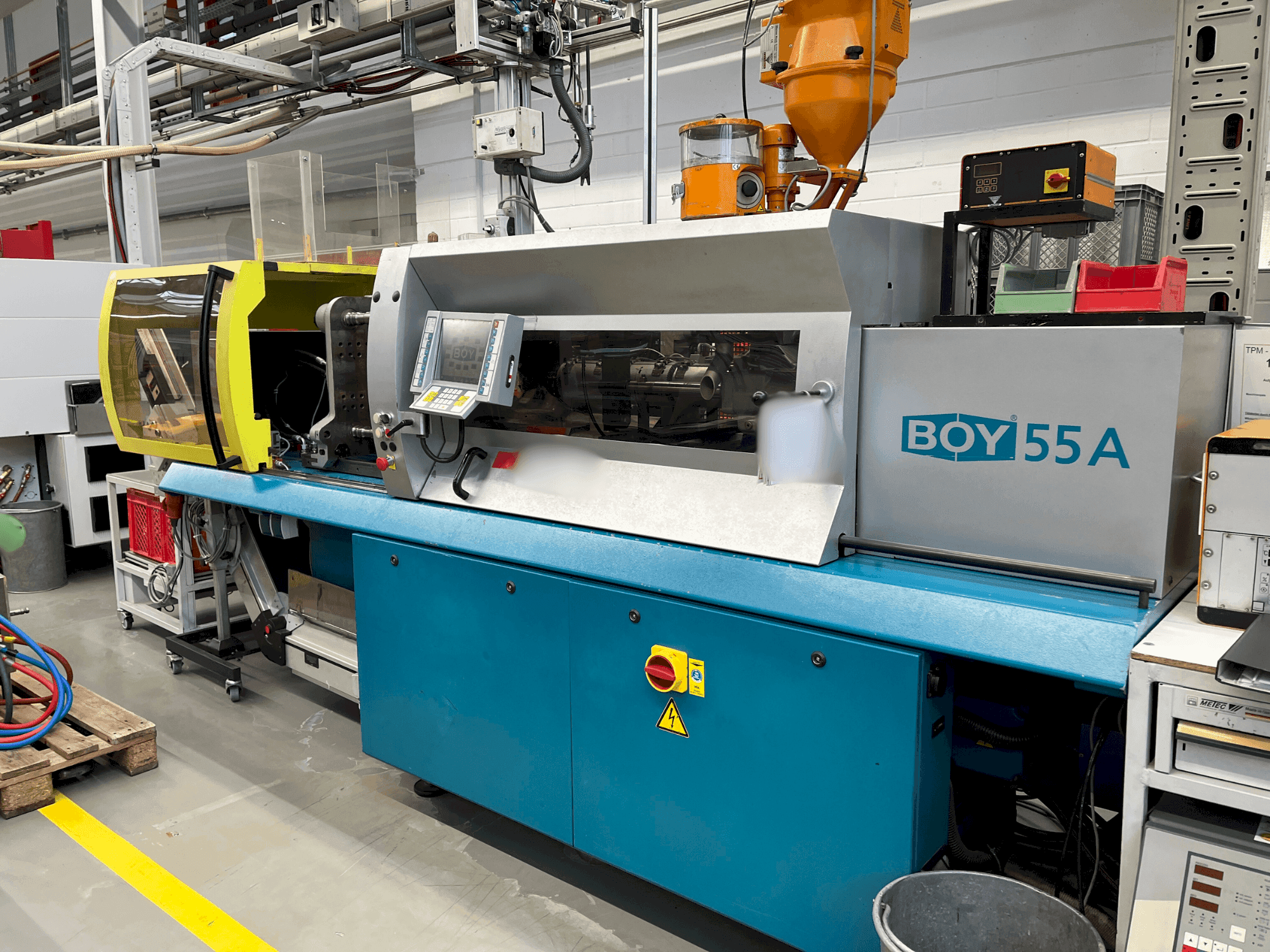 Widok z przodu maszyny BOY 55A