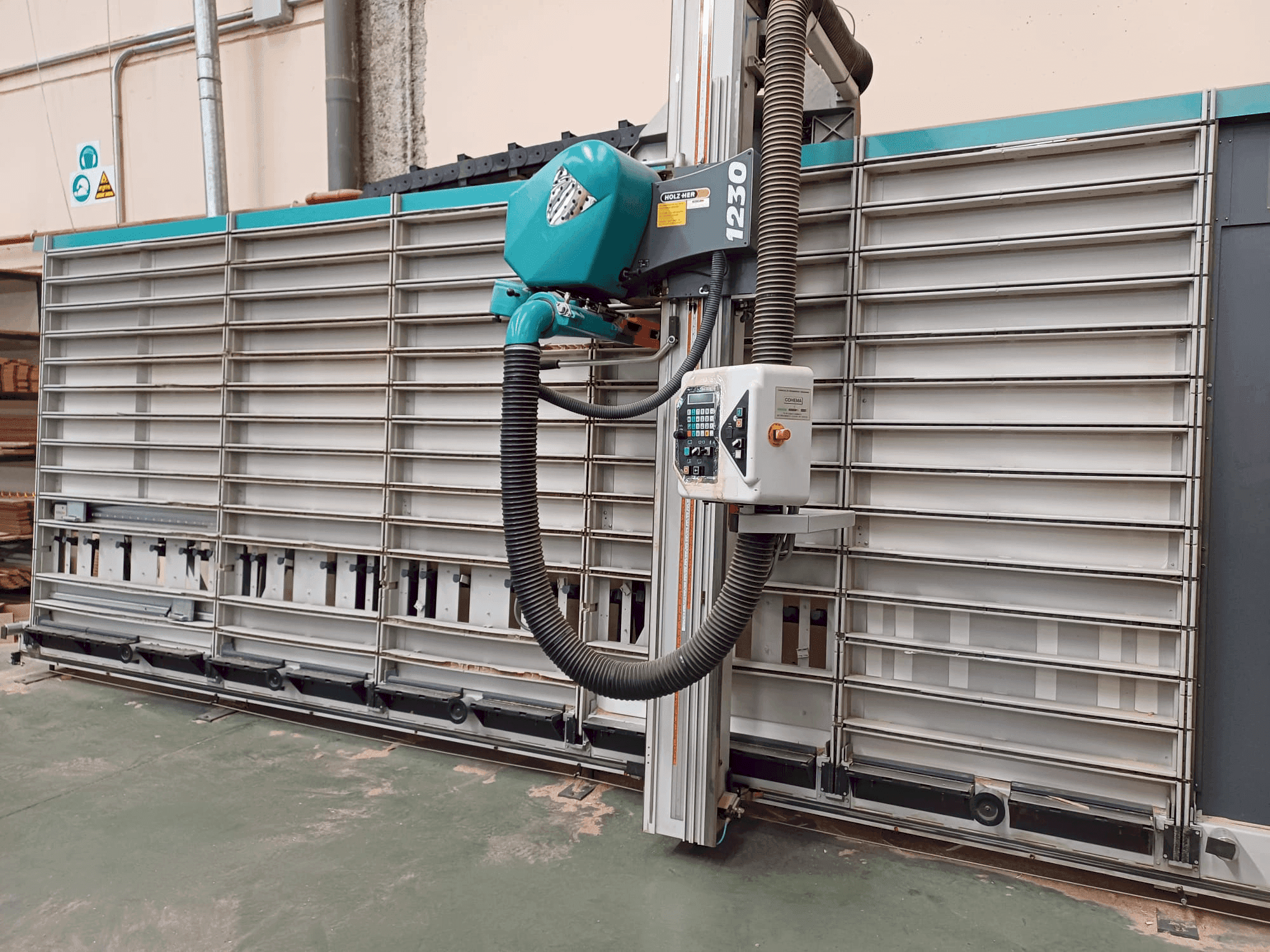 Widok z przodu maszyny HOLZHER PK 1230