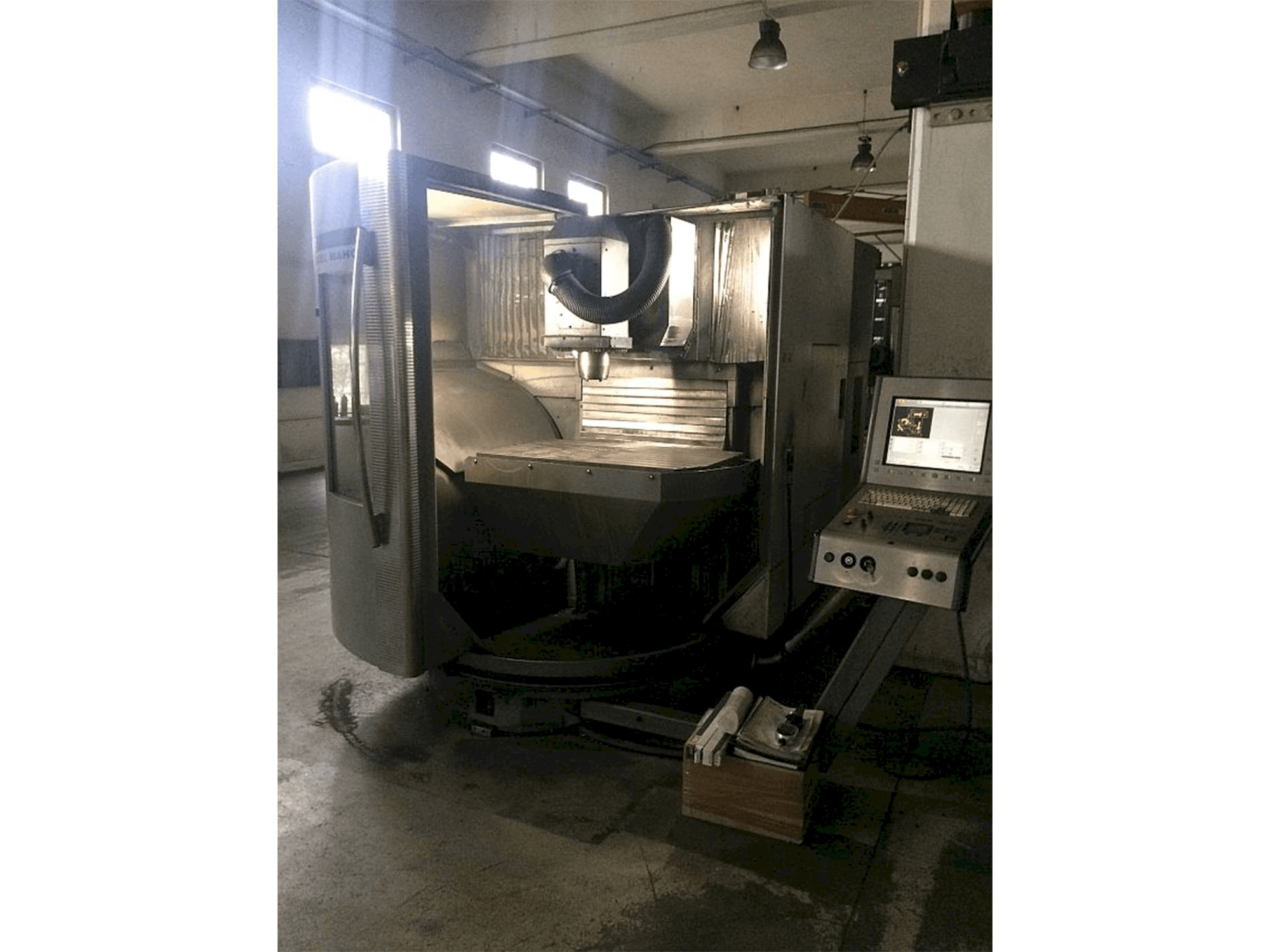 Widok z przodu maszyny DMG 60T