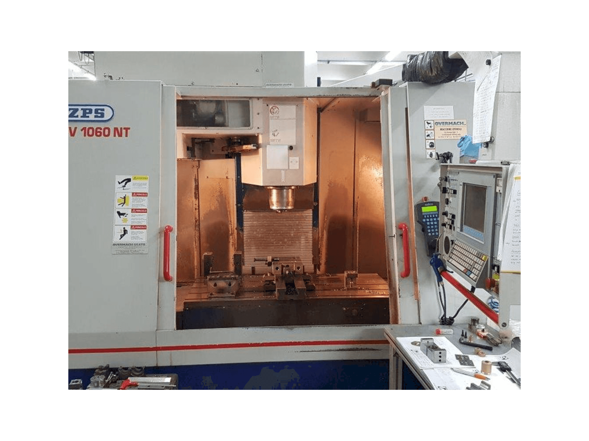 Widok z przodu maszyny ZPS MCFV 1060NT