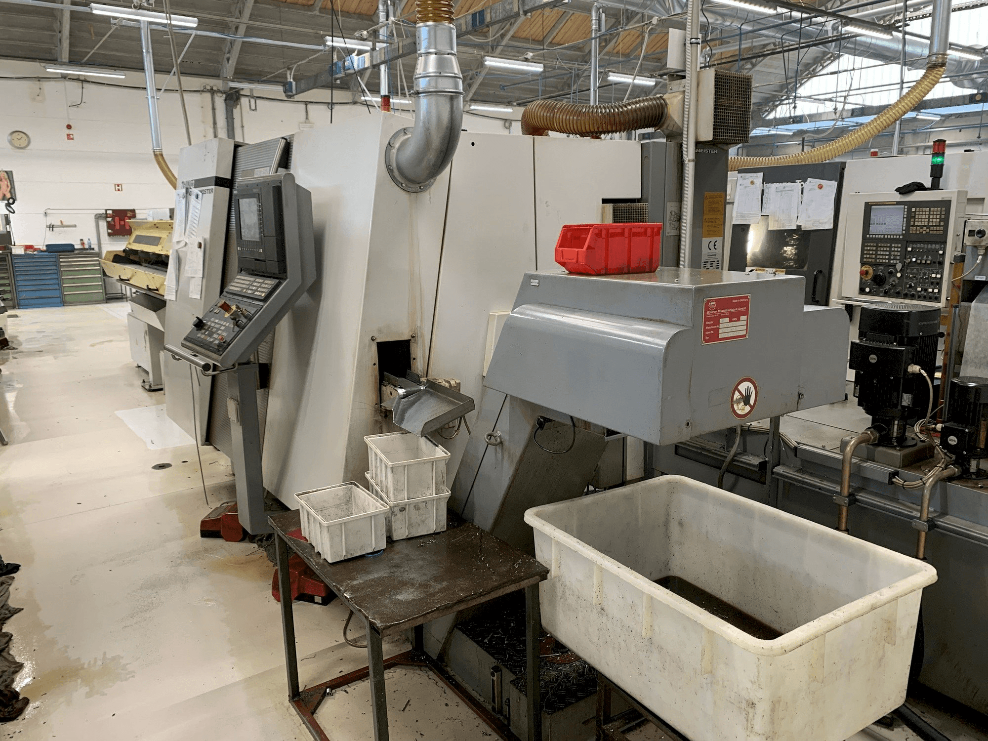 Widok z przodu maszyny Gildemeister Twin 32