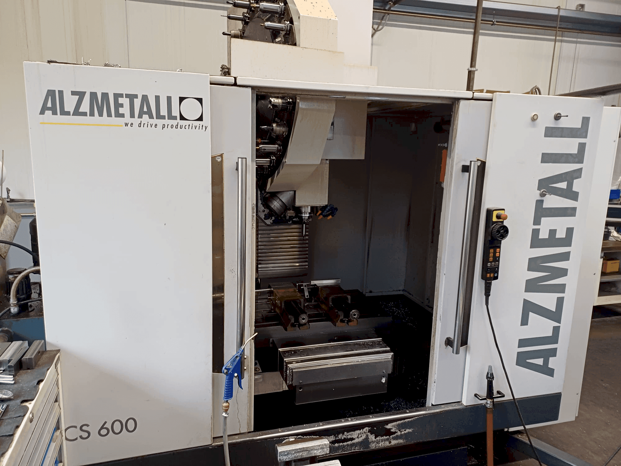Widok z przodu maszyny Alzmetall CS 600/3