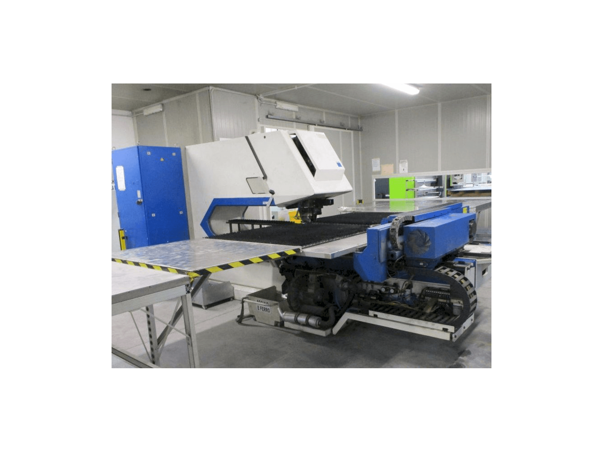 Widok z przodu maszyny Trumpf Trumatic 2000R