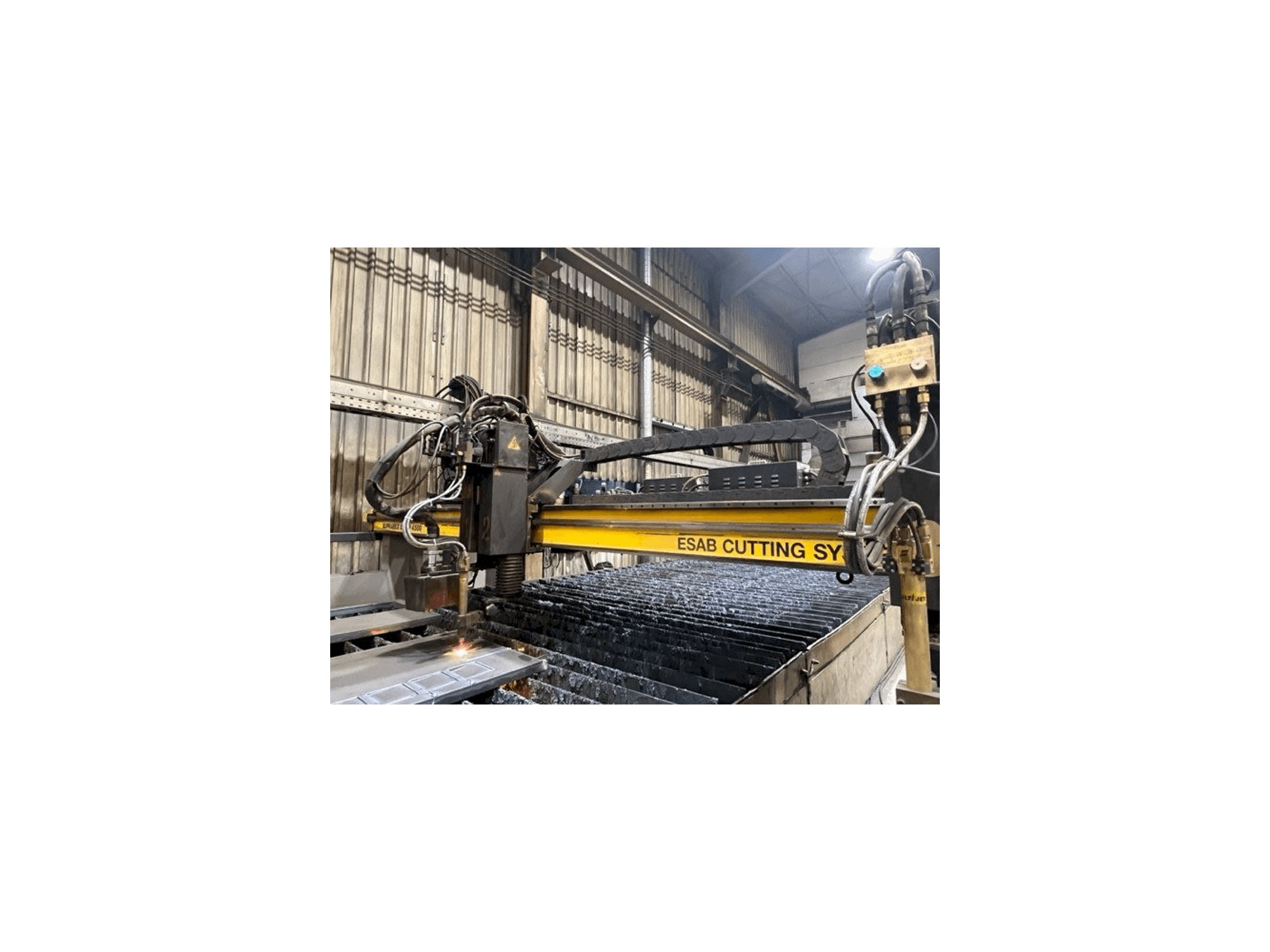 Widok z przodu maszyny ESAB SXE-P14500 SUPRAREX