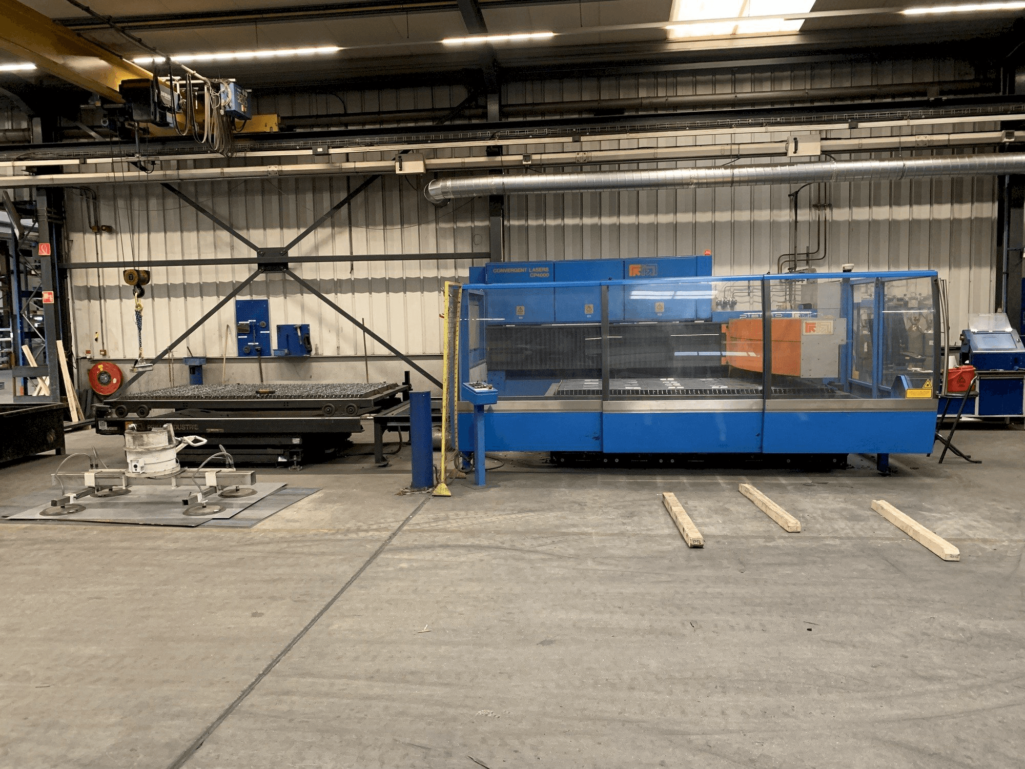 Widok z przodu maszyny Prima Power Platino 1530 4,0 kW C02