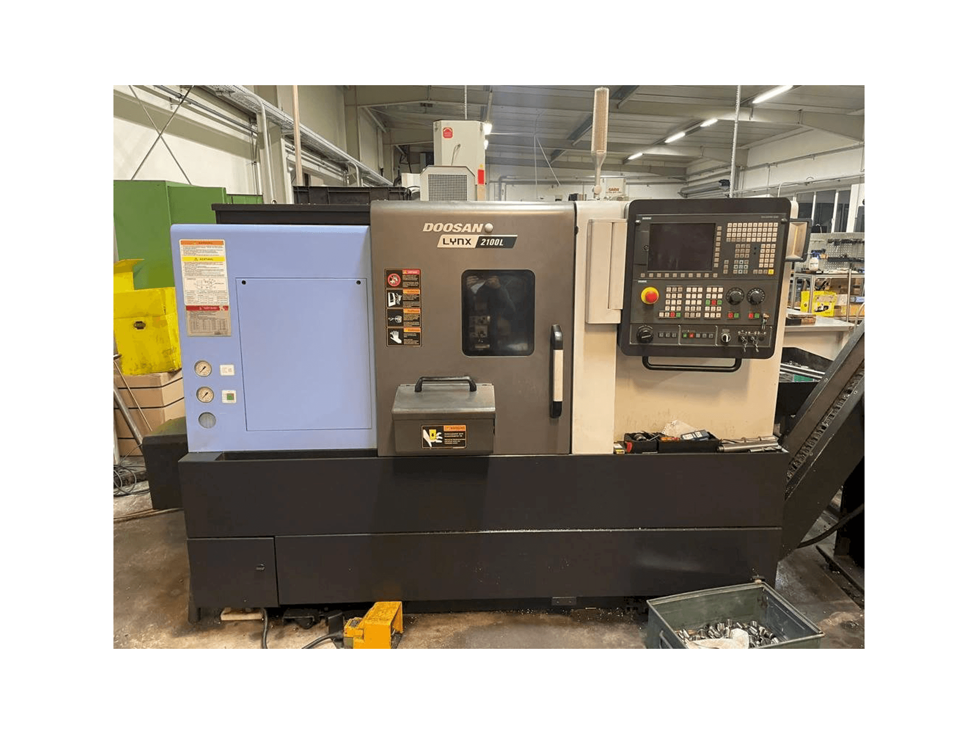 Widok z przodu maszyny Doosan Lynx 2100LB