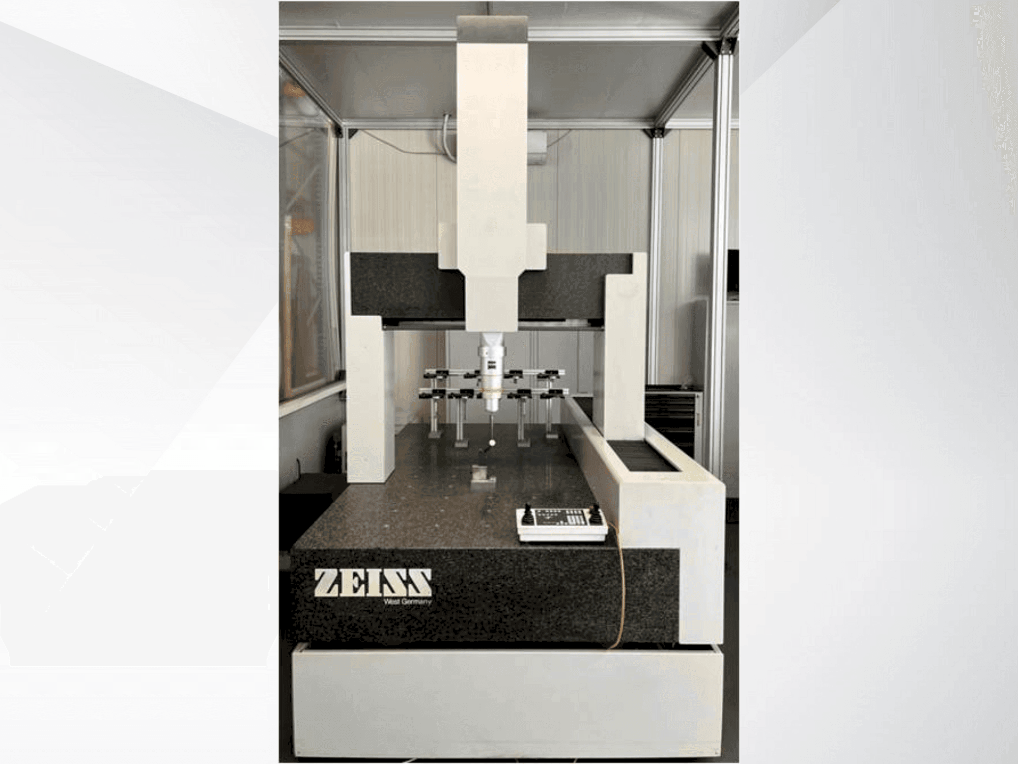 Widok z przodu maszyny ZEISS UMC 850