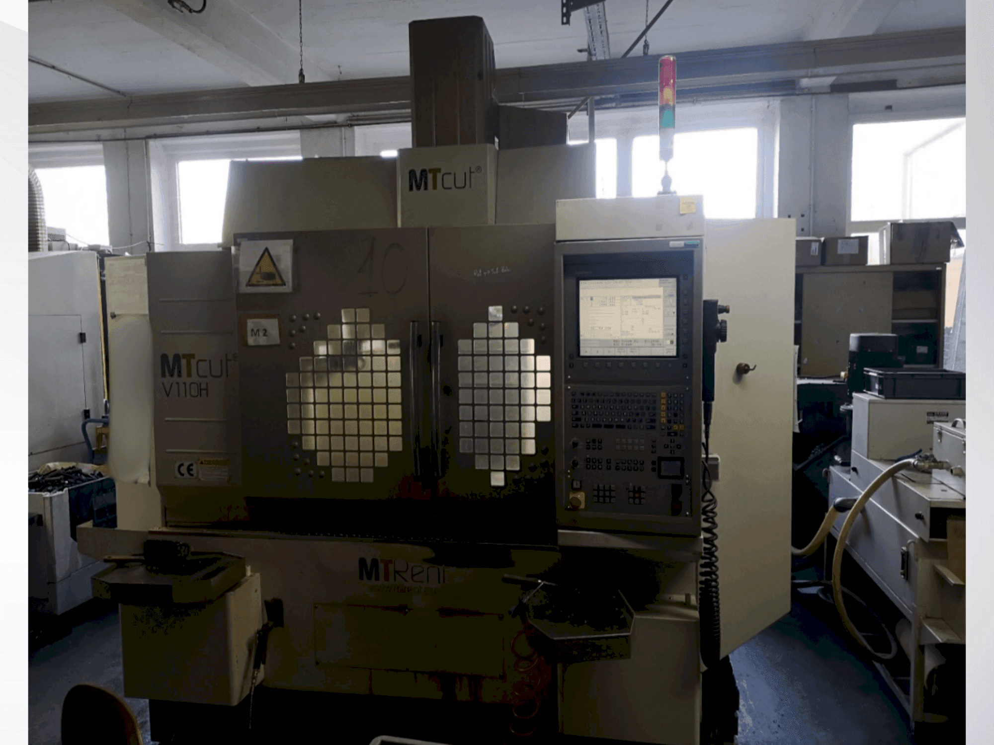 Widok z przodu maszyny MTcut V110H