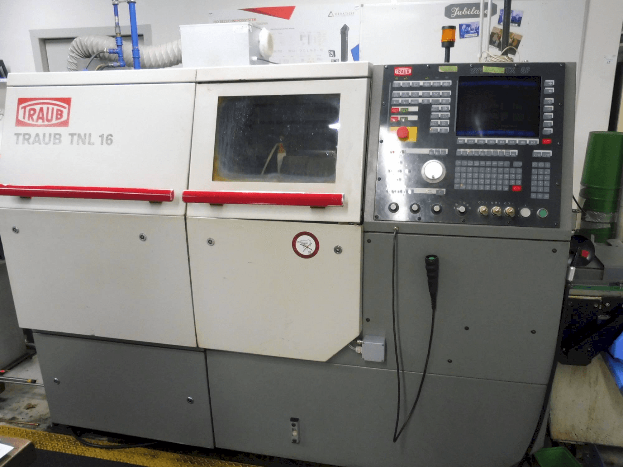 Widok z przodu maszyny TRAUB TNL 16