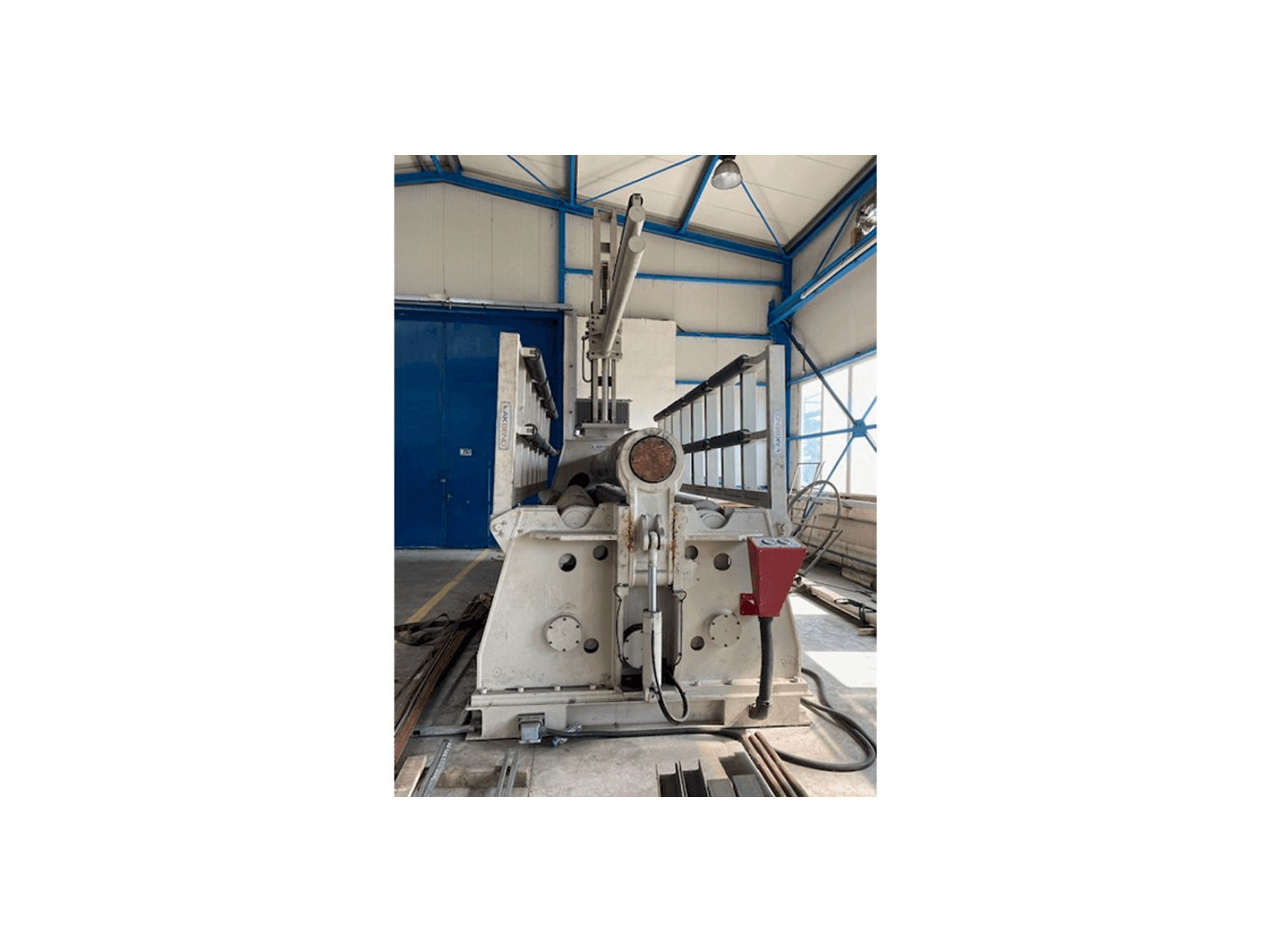 Widok z przodu maszyny Akyapak AHS 4100/25